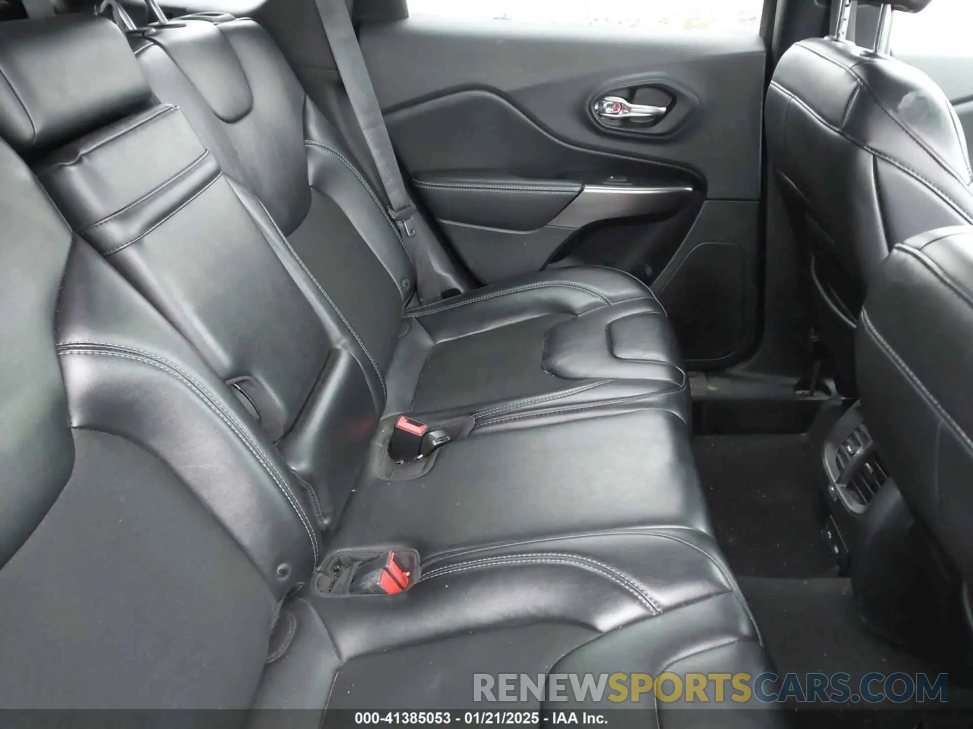 8 Photograph of a damaged car 1C4PJMLB0KD341877 JEEP CHEROKEE 2019