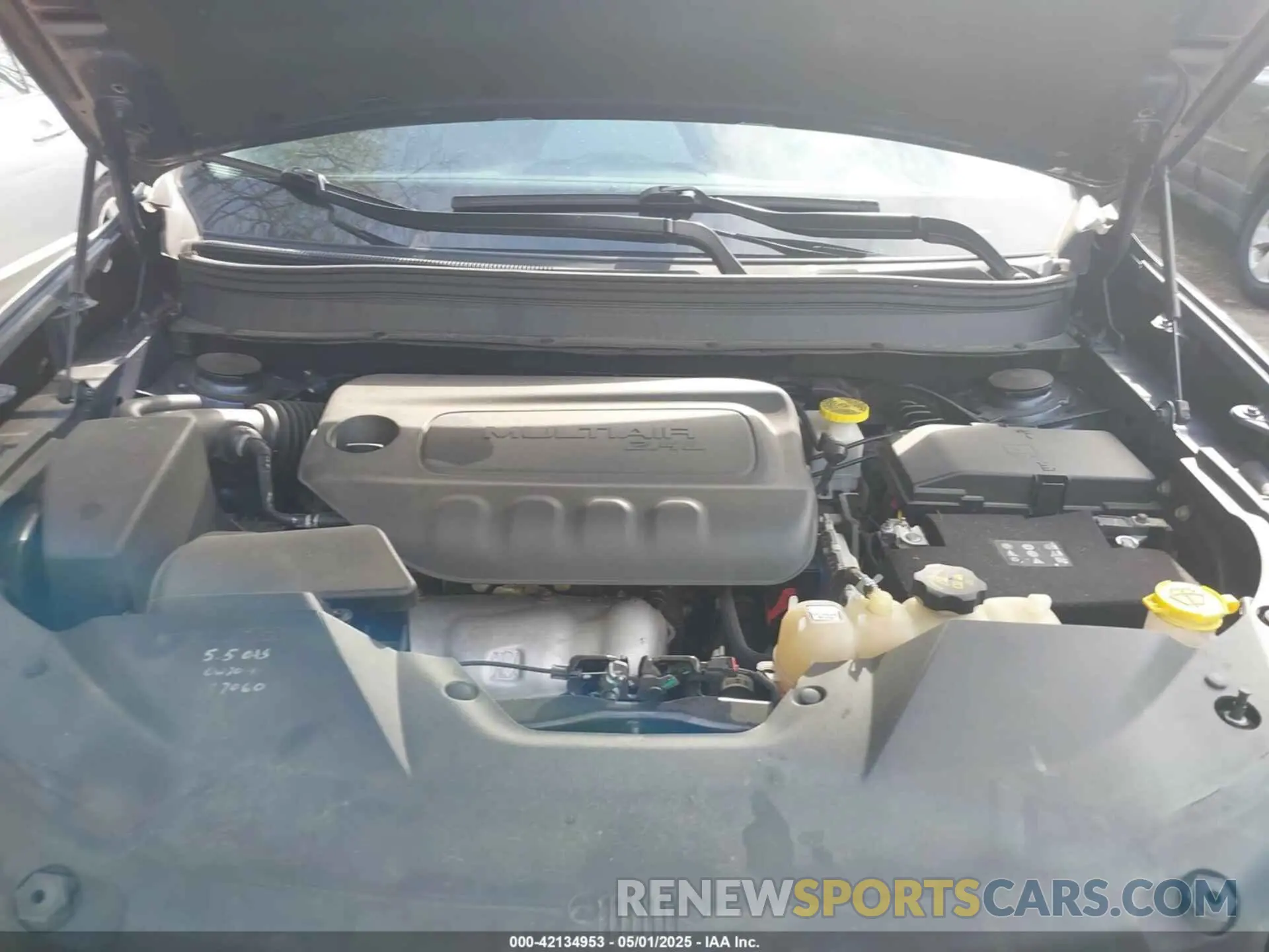10 Photograph of a damaged car 1C4PJMLB0KD481881 JEEP CHEROKEE 2019