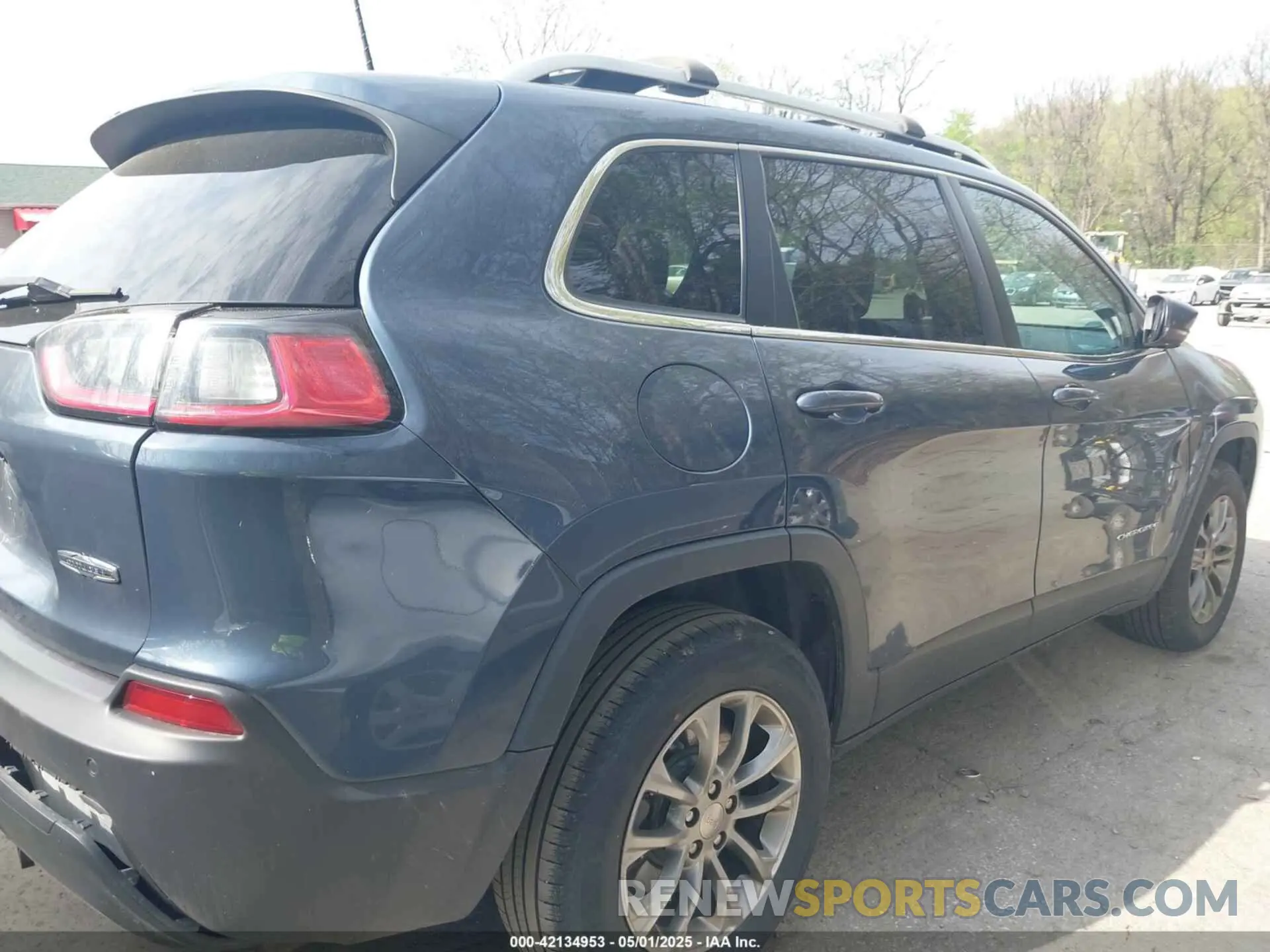 12 Photograph of a damaged car 1C4PJMLB0KD481881 JEEP CHEROKEE 2019
