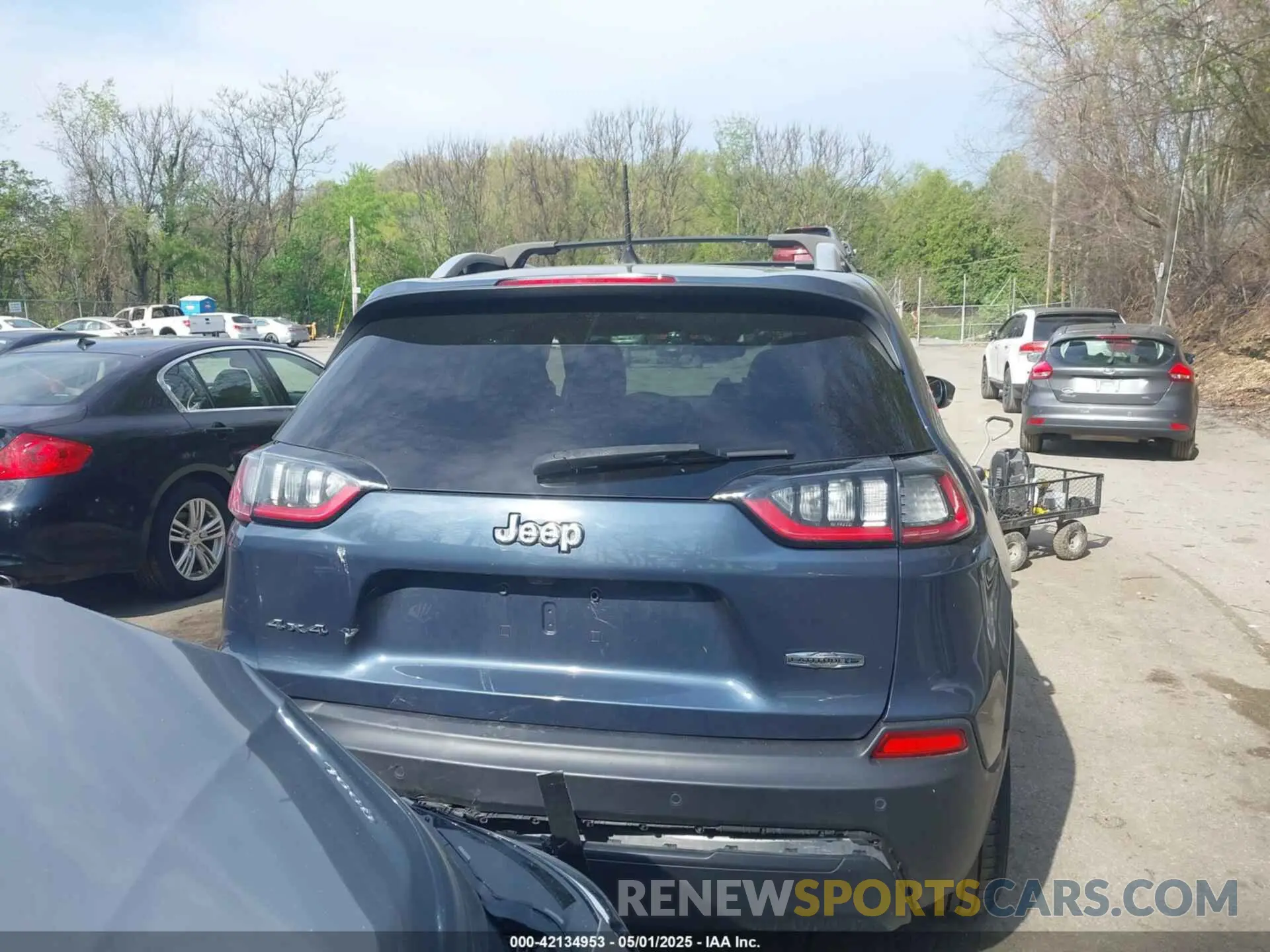 17 Photograph of a damaged car 1C4PJMLB0KD481881 JEEP CHEROKEE 2019