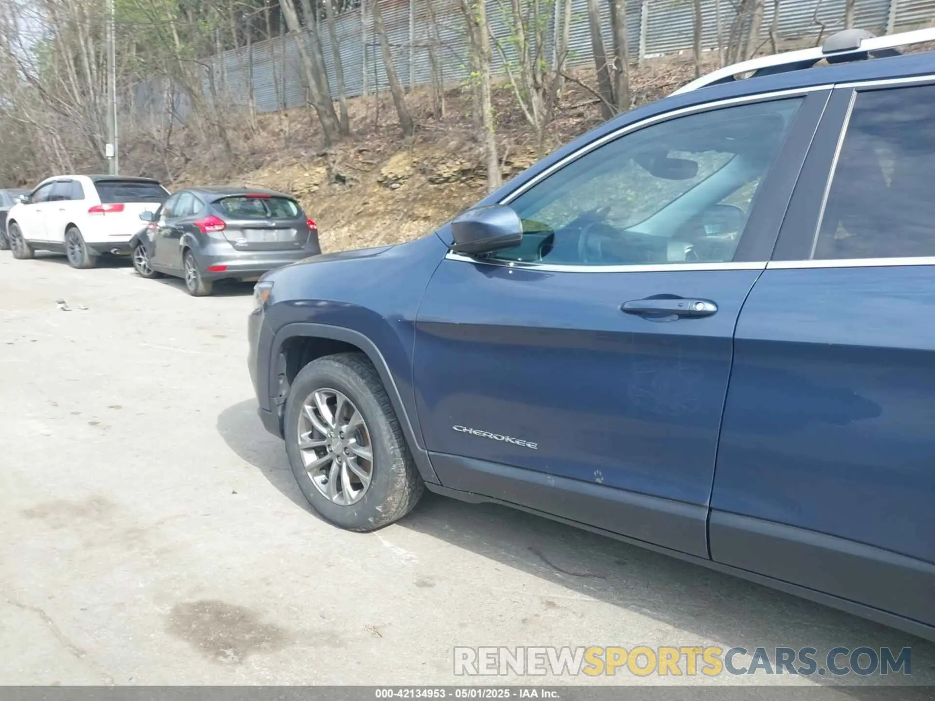 19 Photograph of a damaged car 1C4PJMLB0KD481881 JEEP CHEROKEE 2019