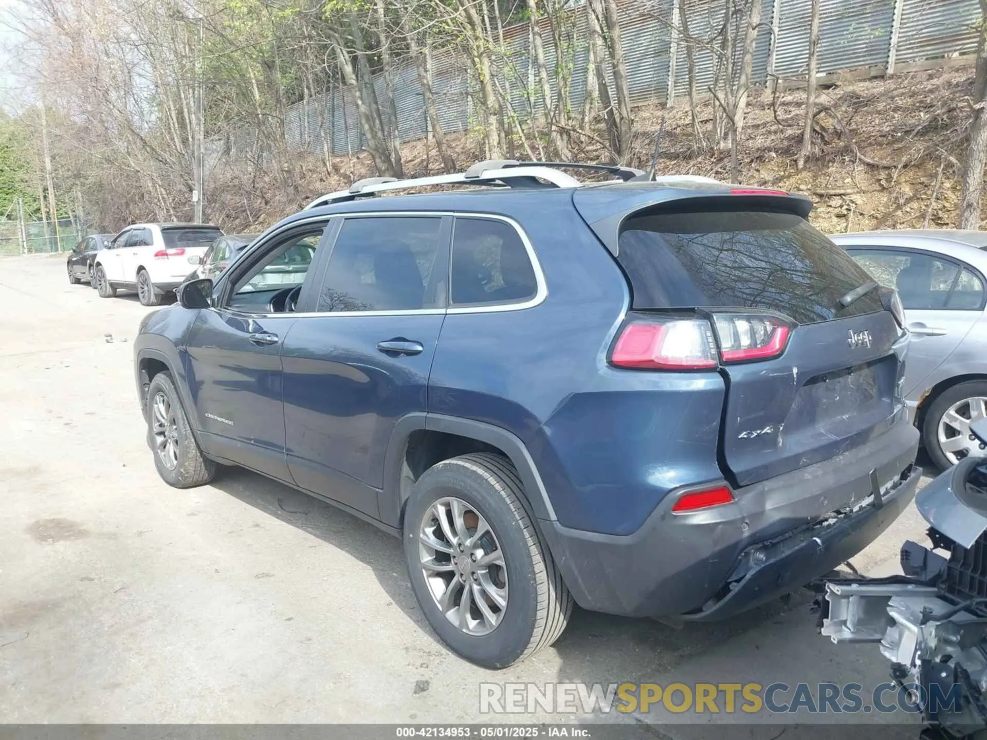 3 Photograph of a damaged car 1C4PJMLB0KD481881 JEEP CHEROKEE 2019