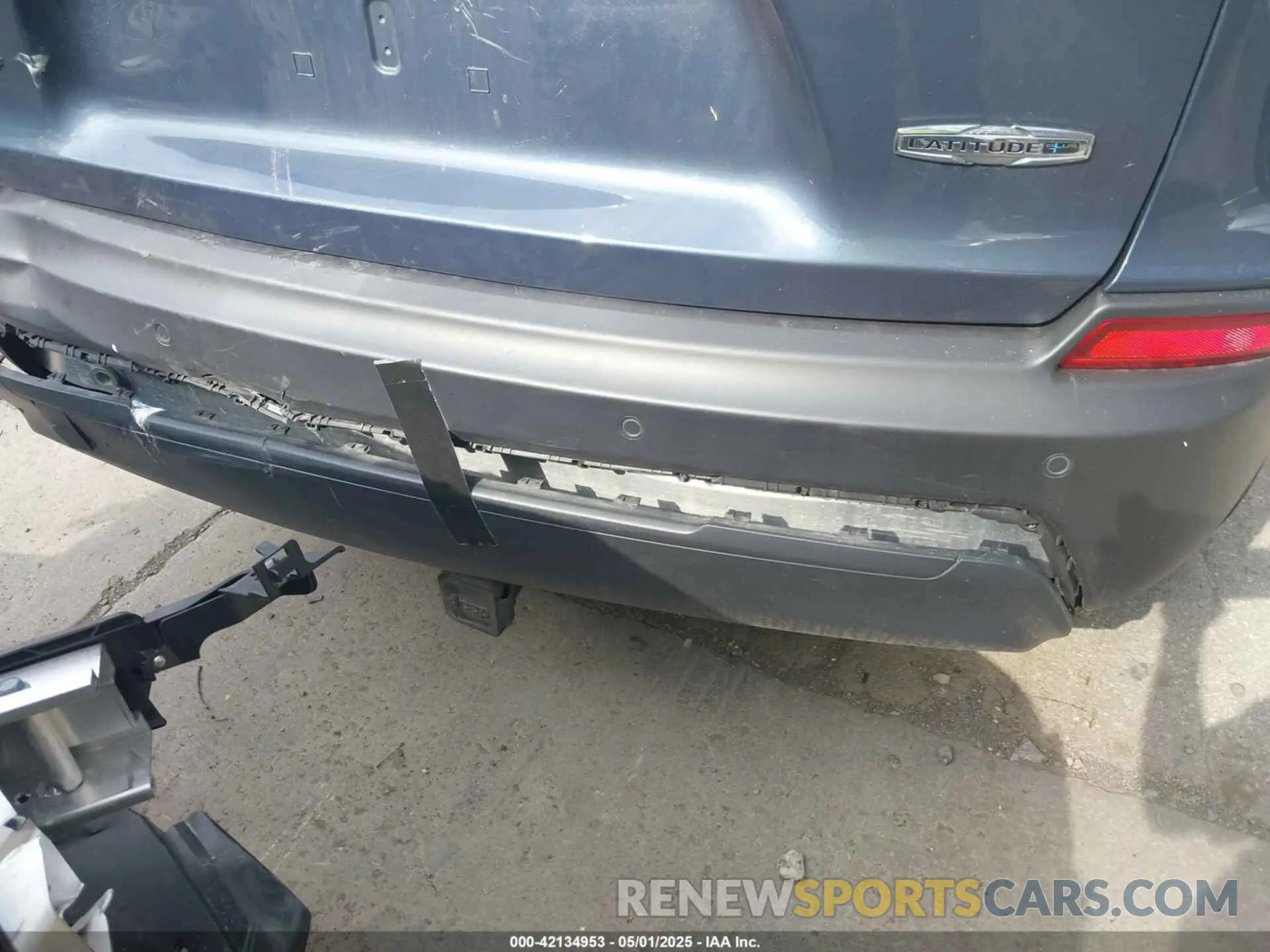6 Photograph of a damaged car 1C4PJMLB0KD481881 JEEP CHEROKEE 2019
