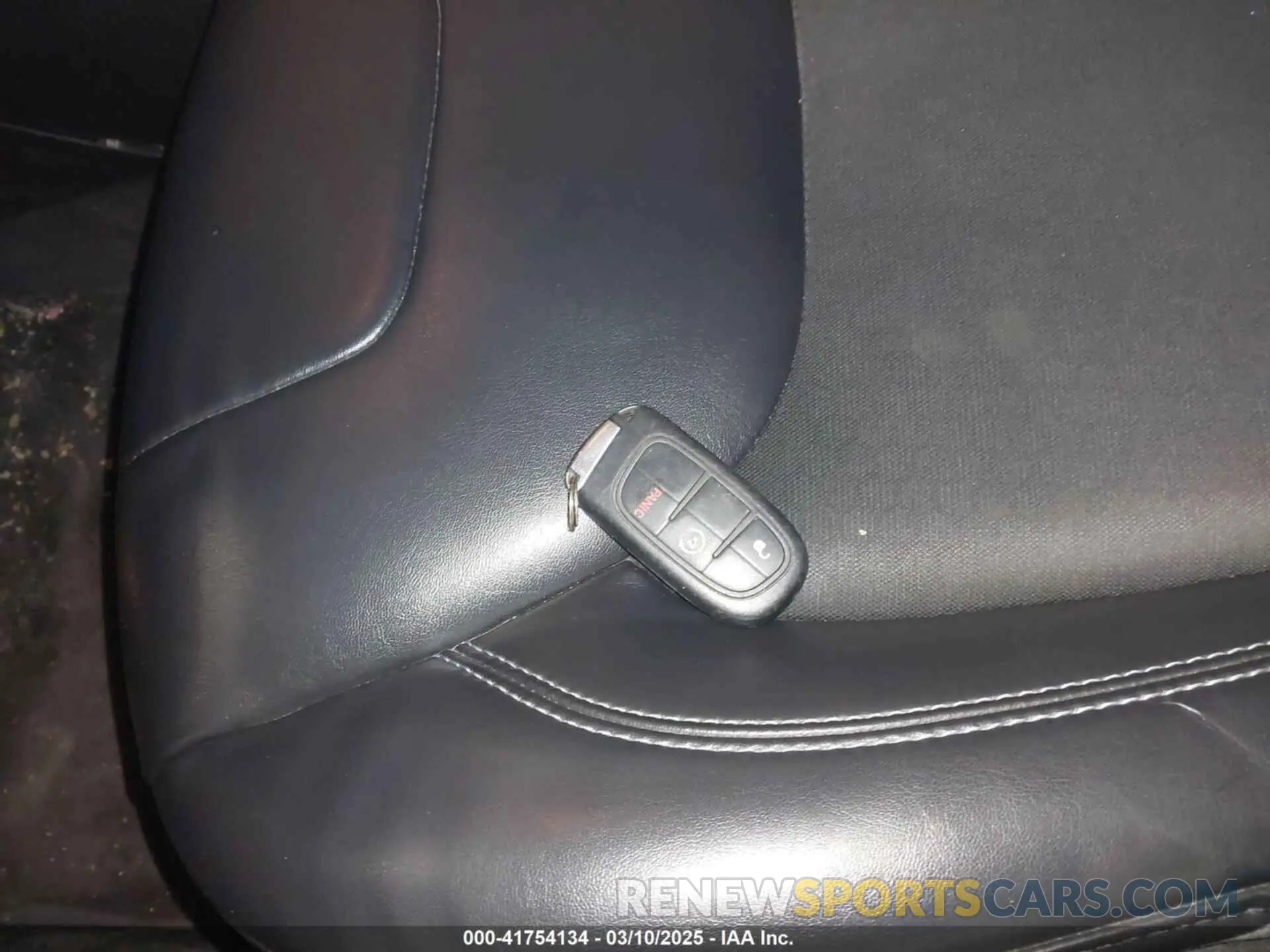 11 Photograph of a damaged car 1C4PJMLB1KD139940 JEEP CHEROKEE 2019
