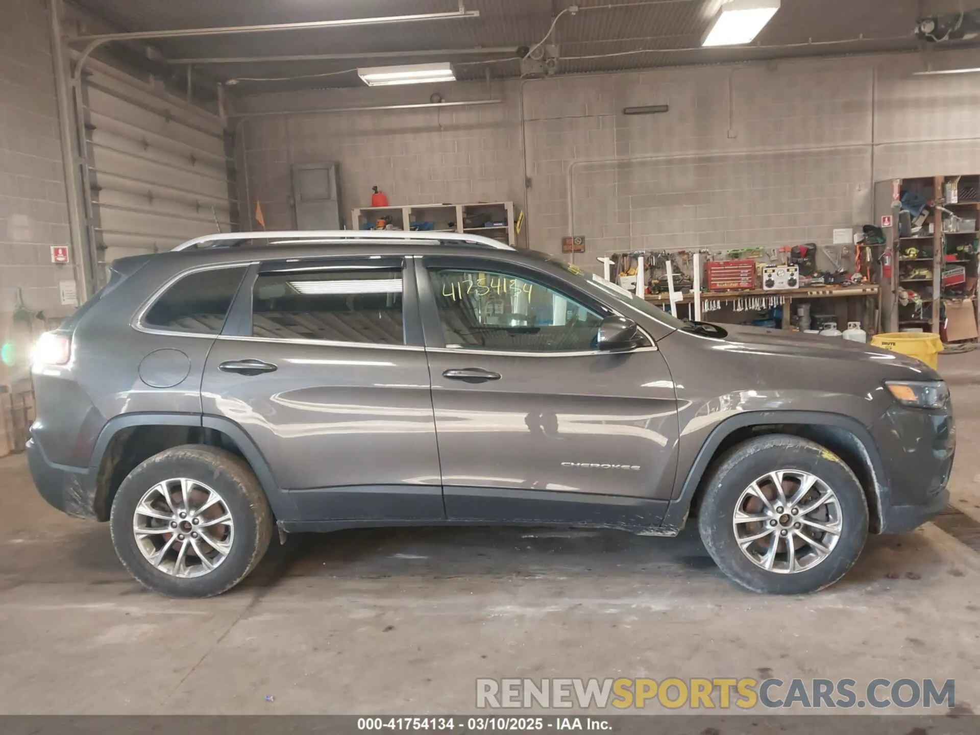 13 Photograph of a damaged car 1C4PJMLB1KD139940 JEEP CHEROKEE 2019