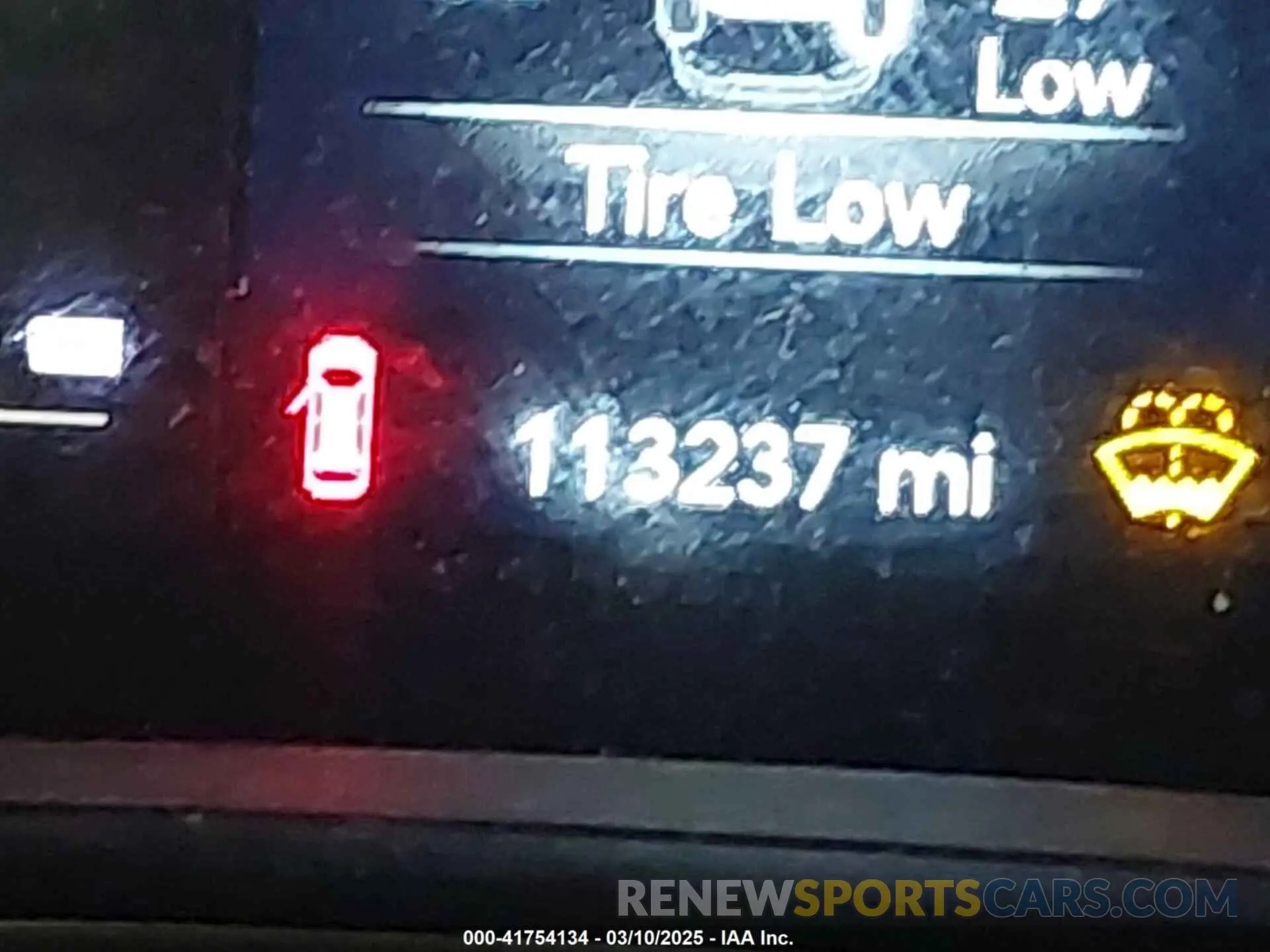 15 Photograph of a damaged car 1C4PJMLB1KD139940 JEEP CHEROKEE 2019