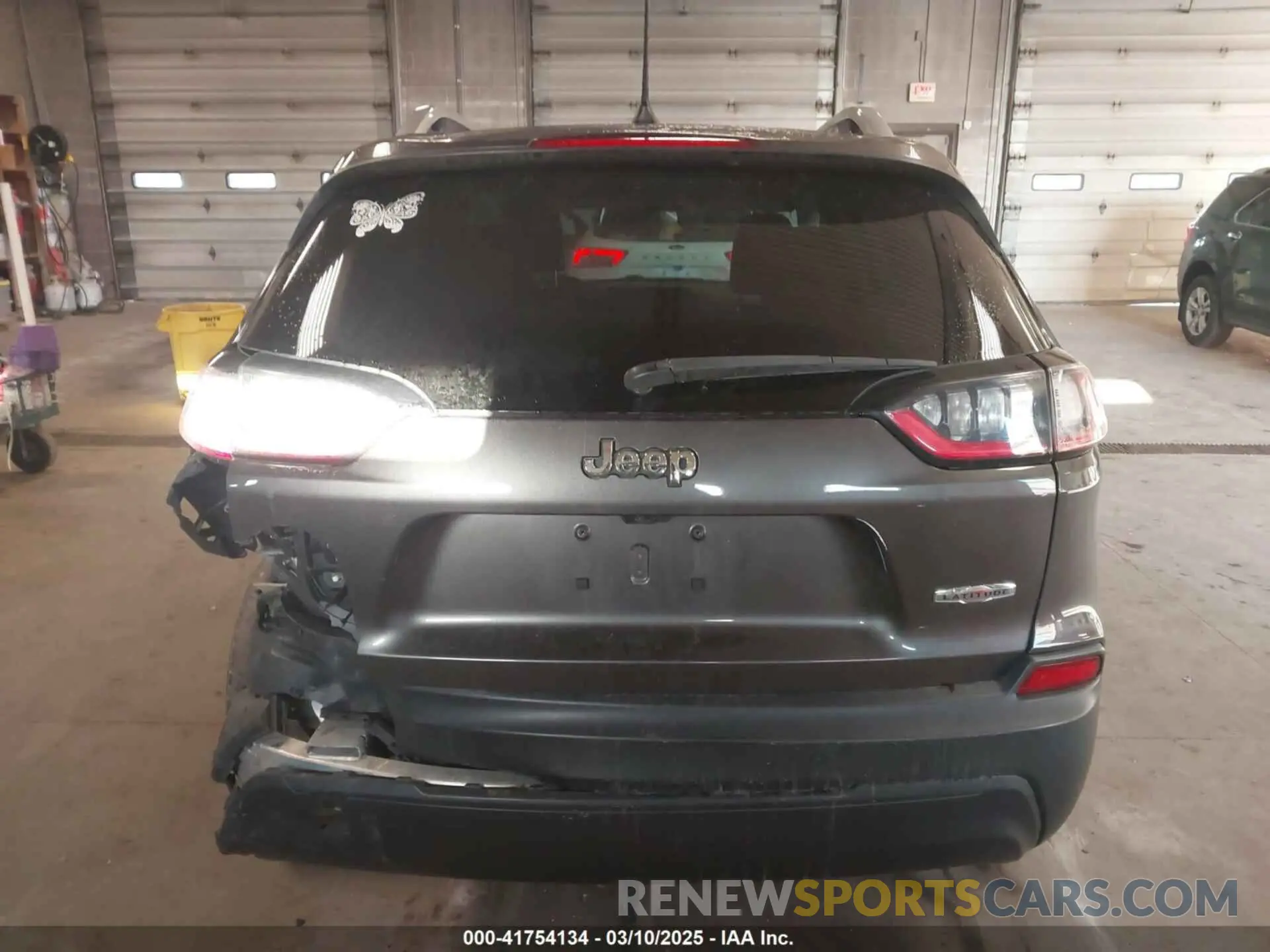 16 Photograph of a damaged car 1C4PJMLB1KD139940 JEEP CHEROKEE 2019