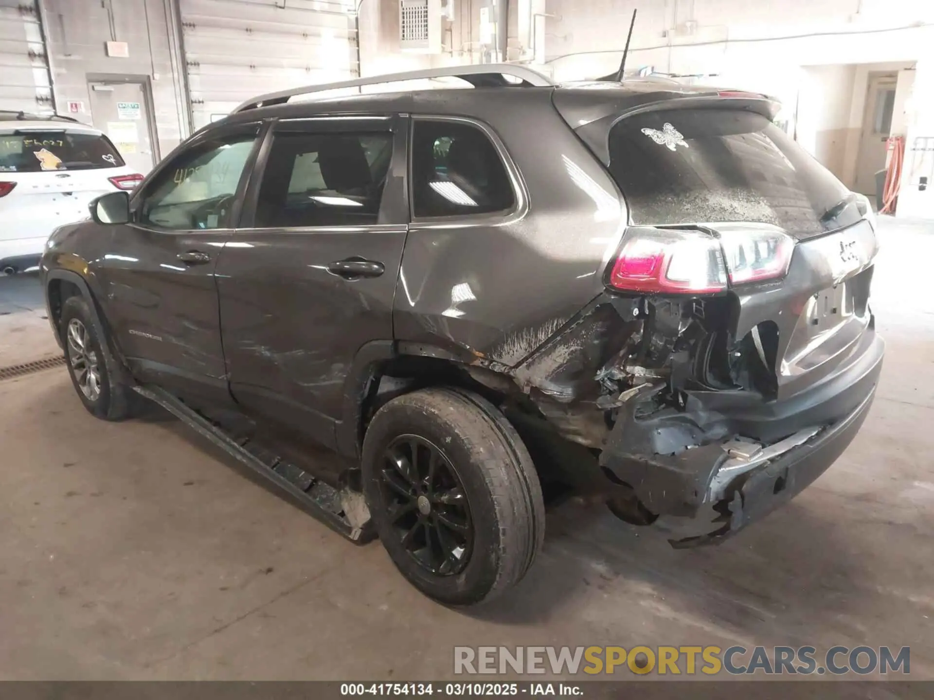 3 Photograph of a damaged car 1C4PJMLB1KD139940 JEEP CHEROKEE 2019