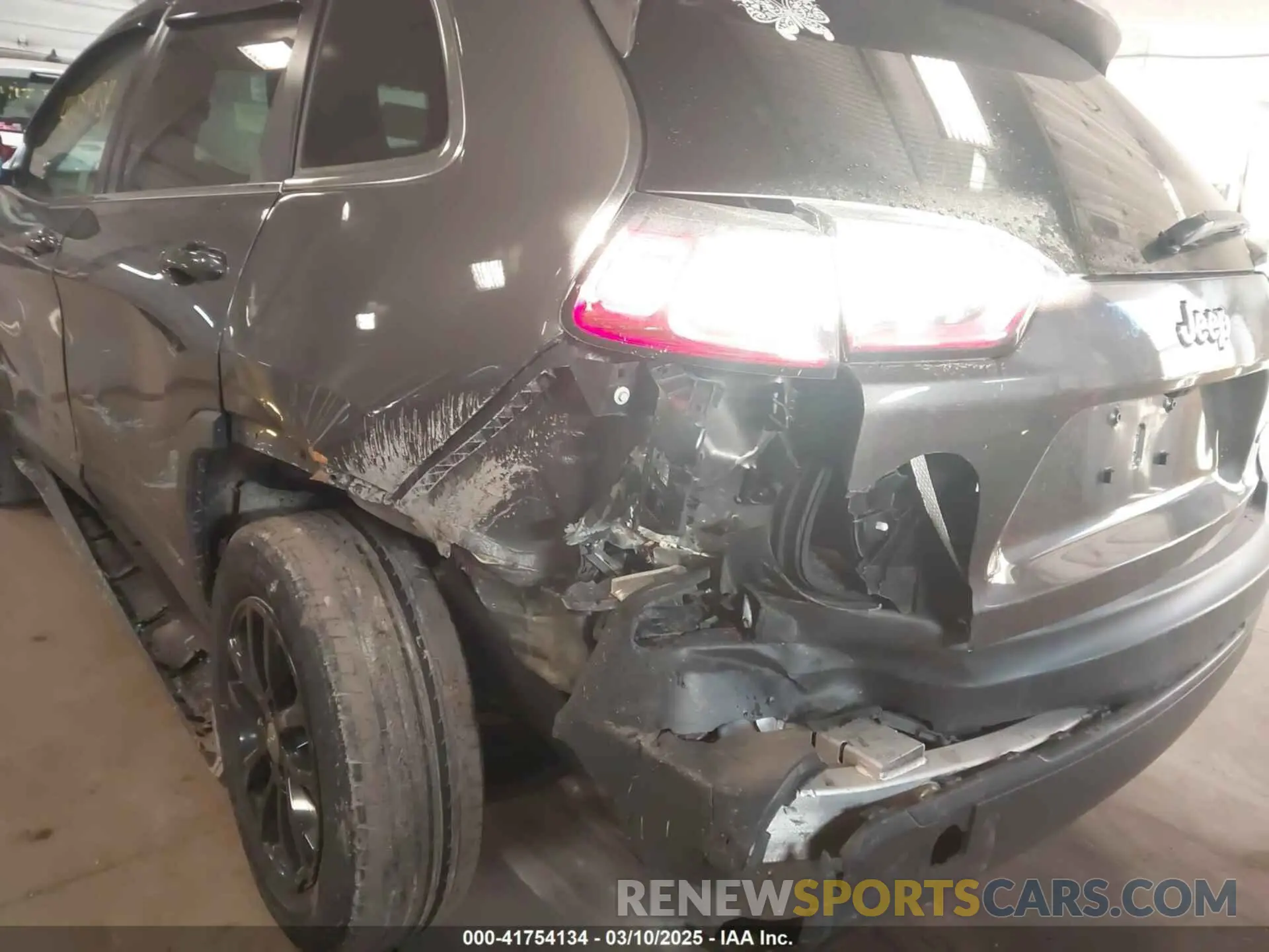 6 Photograph of a damaged car 1C4PJMLB1KD139940 JEEP CHEROKEE 2019