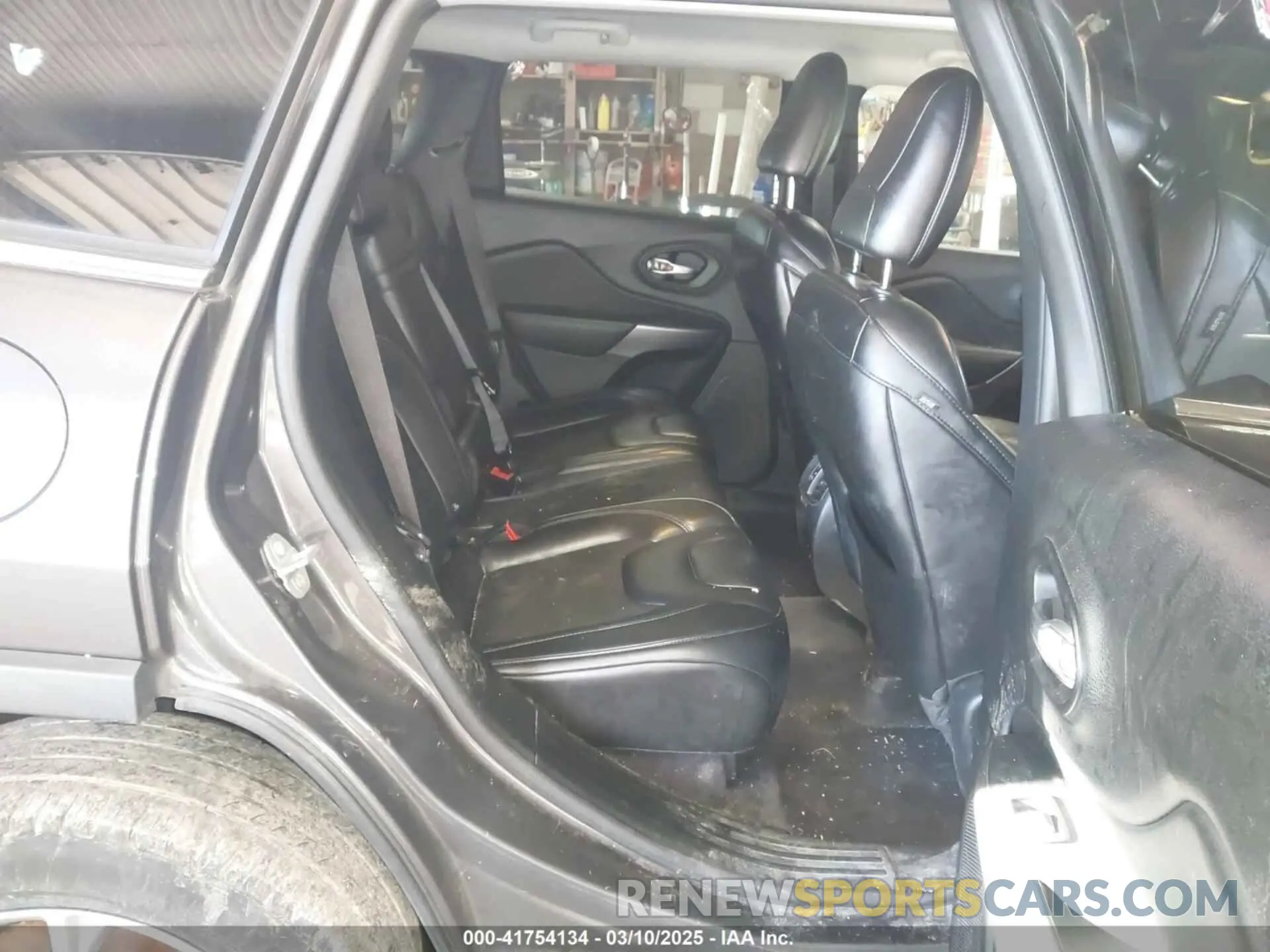 8 Photograph of a damaged car 1C4PJMLB1KD139940 JEEP CHEROKEE 2019