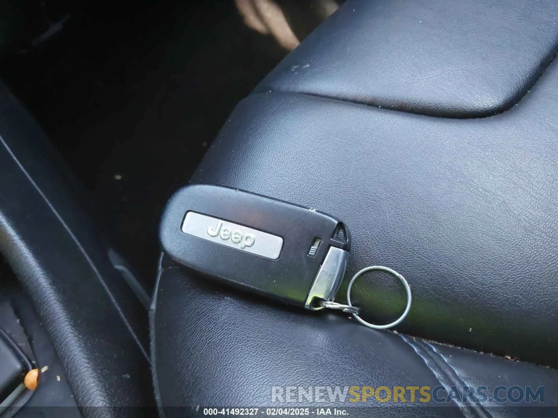11 Photograph of a damaged car 1C4PJMLB1KD166927 JEEP CHEROKEE 2019