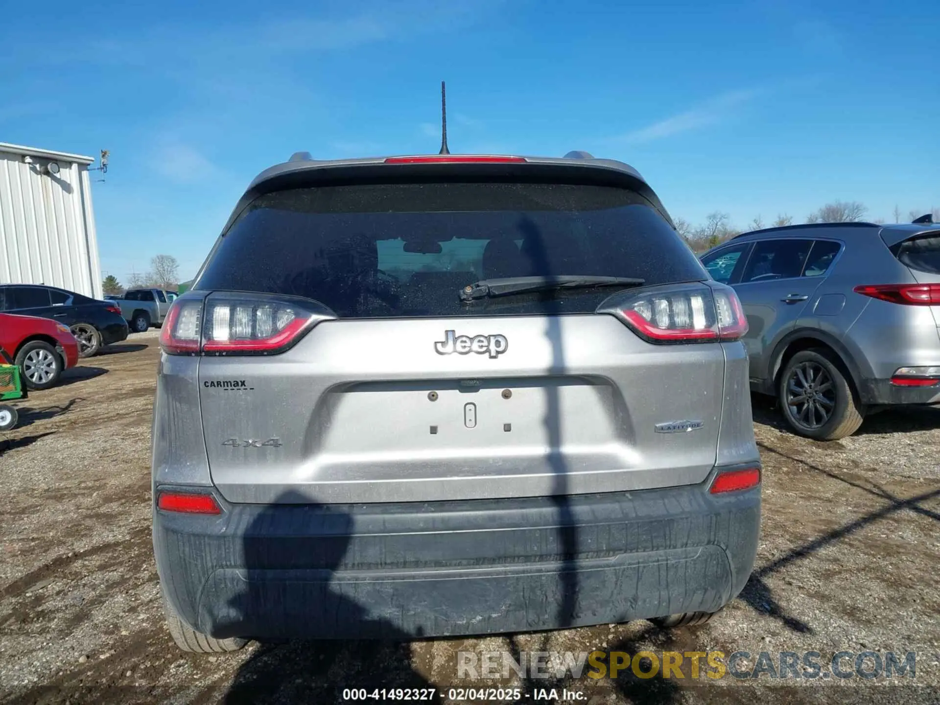 16 Photograph of a damaged car 1C4PJMLB1KD166927 JEEP CHEROKEE 2019