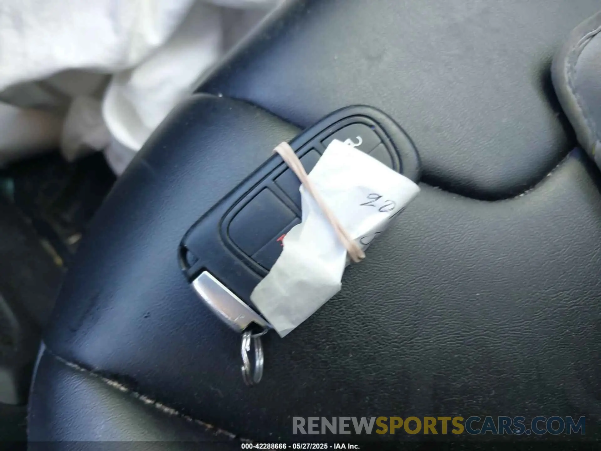 11 Photograph of a damaged car 1C4PJMLB1KD191245 JEEP CHEROKEE 2019