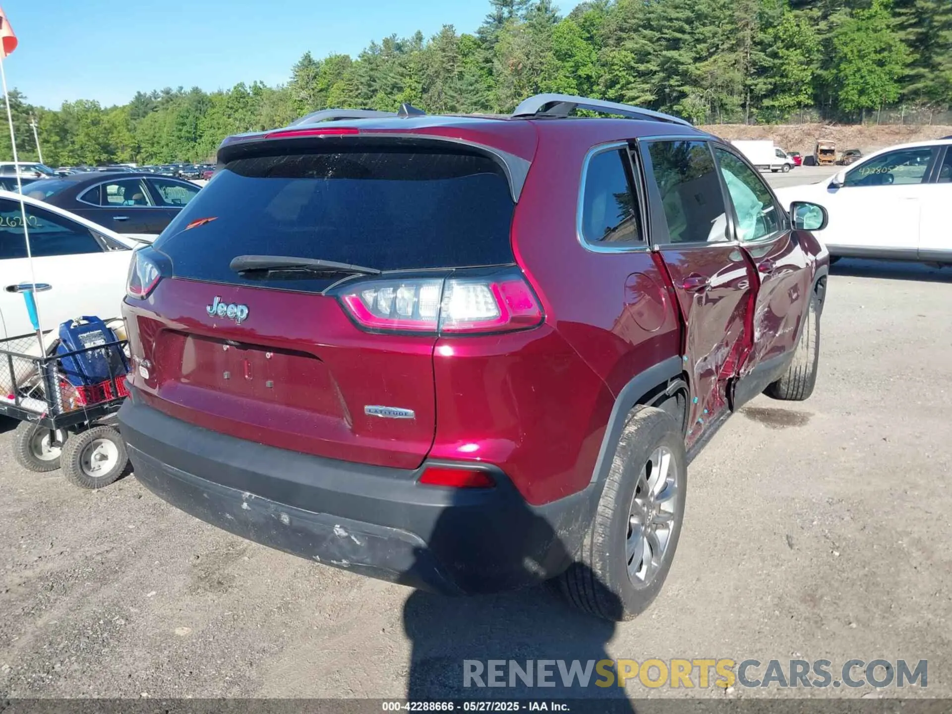 4 Photograph of a damaged car 1C4PJMLB1KD191245 JEEP CHEROKEE 2019