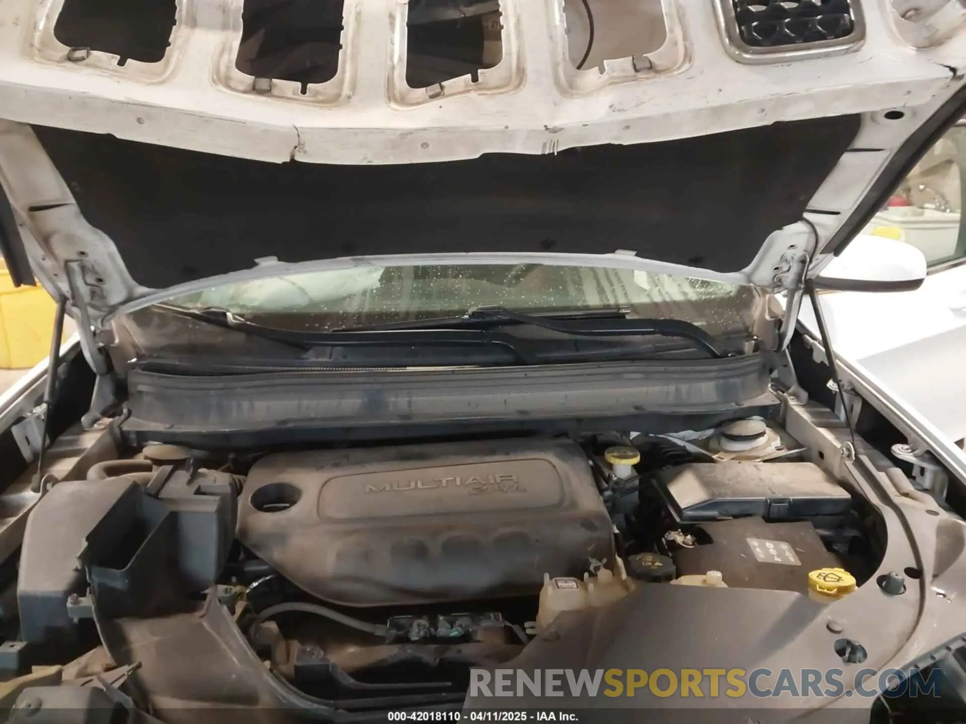 10 Photograph of a damaged car 1C4PJMLB1KD254697 JEEP CHEROKEE 2019