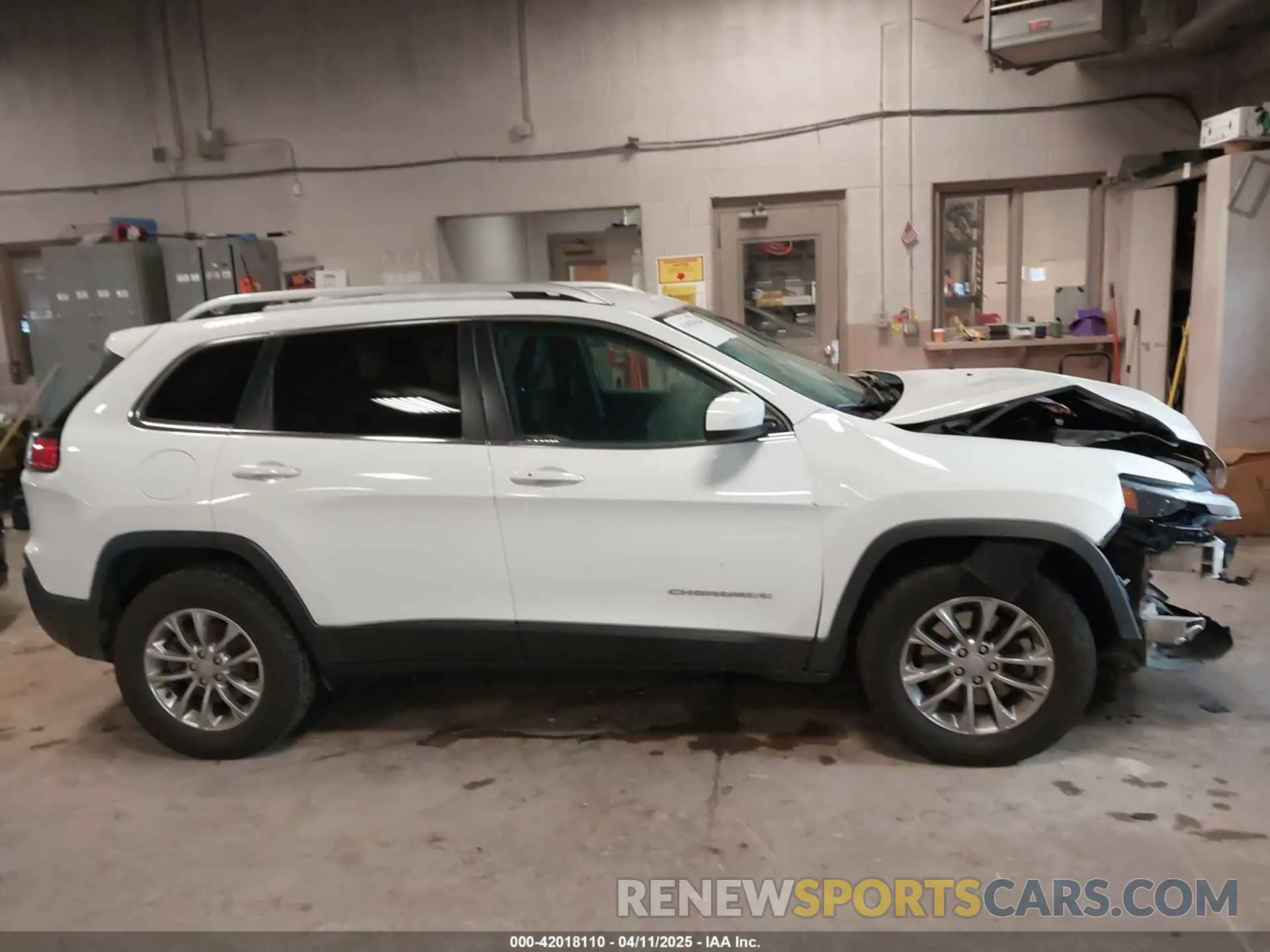 13 Photograph of a damaged car 1C4PJMLB1KD254697 JEEP CHEROKEE 2019
