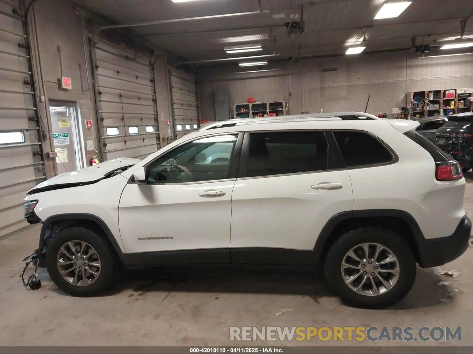 14 Photograph of a damaged car 1C4PJMLB1KD254697 JEEP CHEROKEE 2019