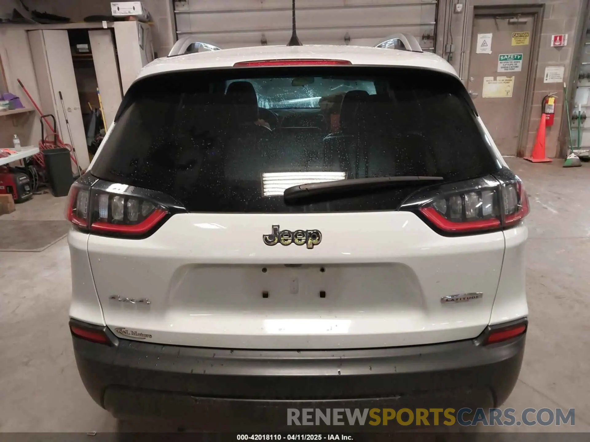 16 Photograph of a damaged car 1C4PJMLB1KD254697 JEEP CHEROKEE 2019