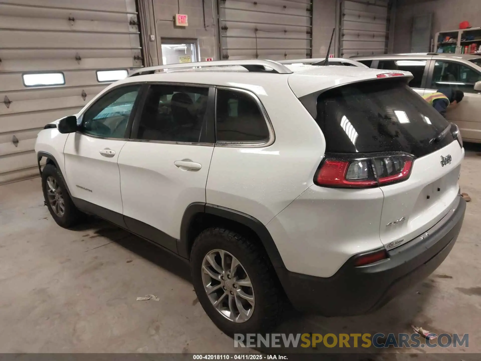 3 Photograph of a damaged car 1C4PJMLB1KD254697 JEEP CHEROKEE 2019