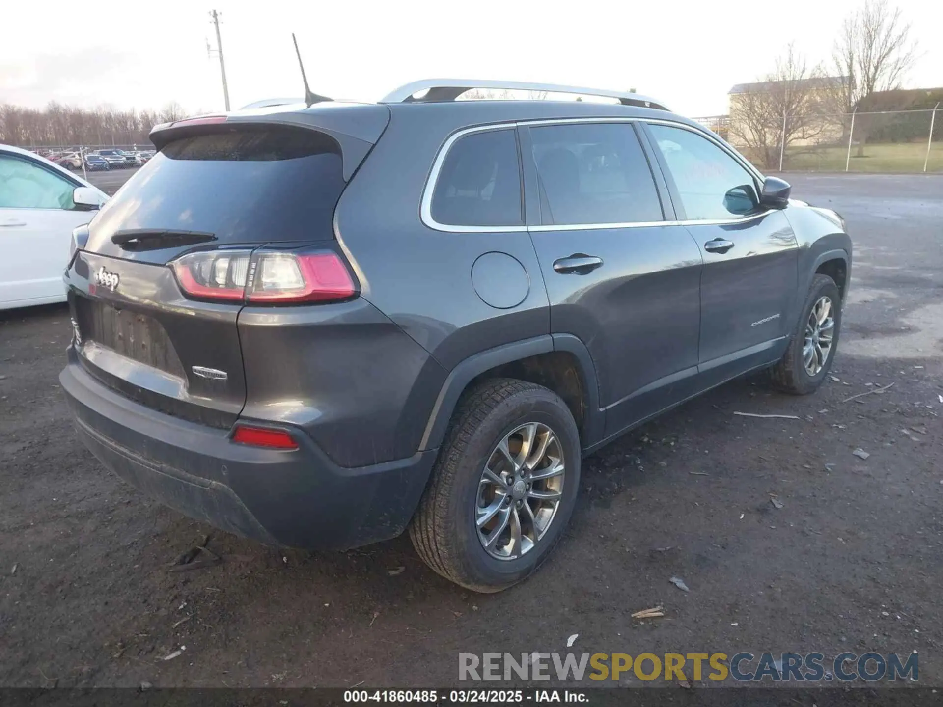 4 Photograph of a damaged car 1C4PJMLB1KD311884 JEEP CHEROKEE 2019