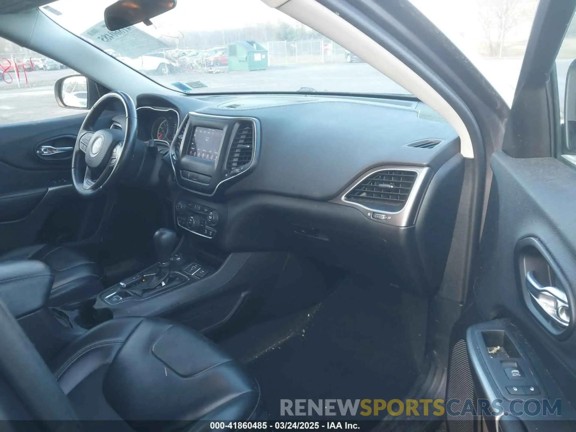 5 Photograph of a damaged car 1C4PJMLB1KD311884 JEEP CHEROKEE 2019