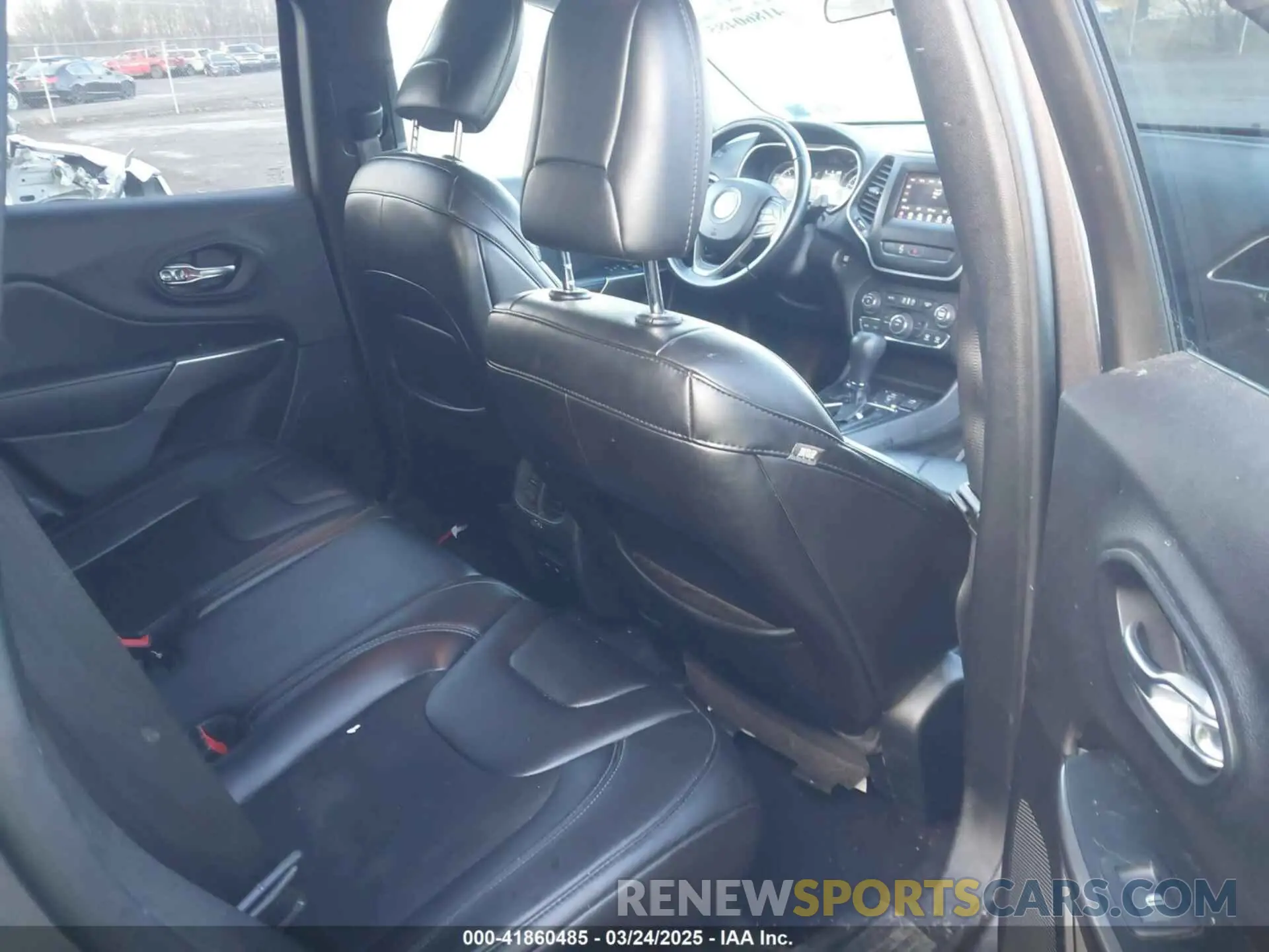 8 Photograph of a damaged car 1C4PJMLB1KD311884 JEEP CHEROKEE 2019