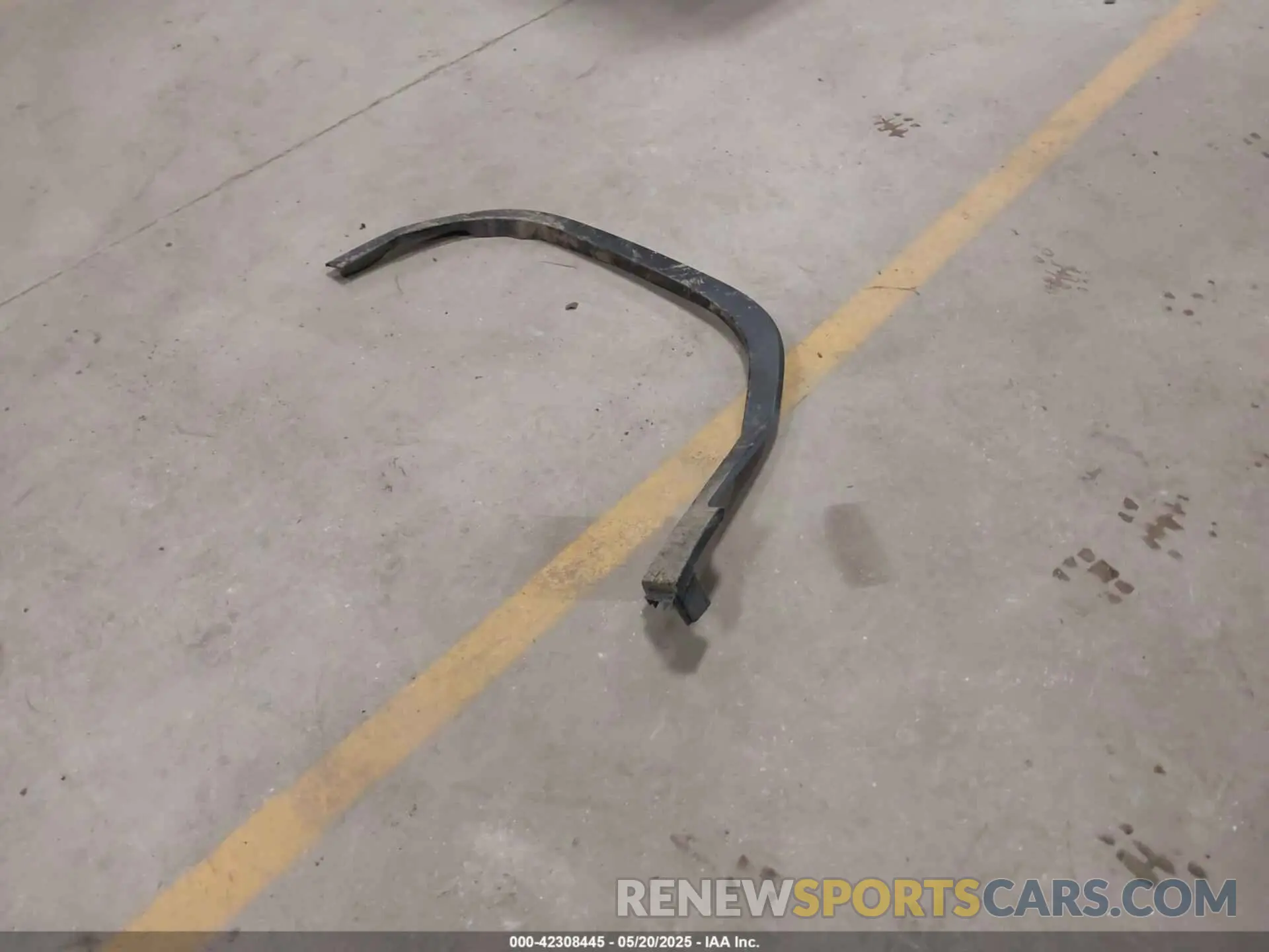 12 Photograph of a damaged car 1C4PJMLB1KD371812 JEEP CHEROKEE 2019