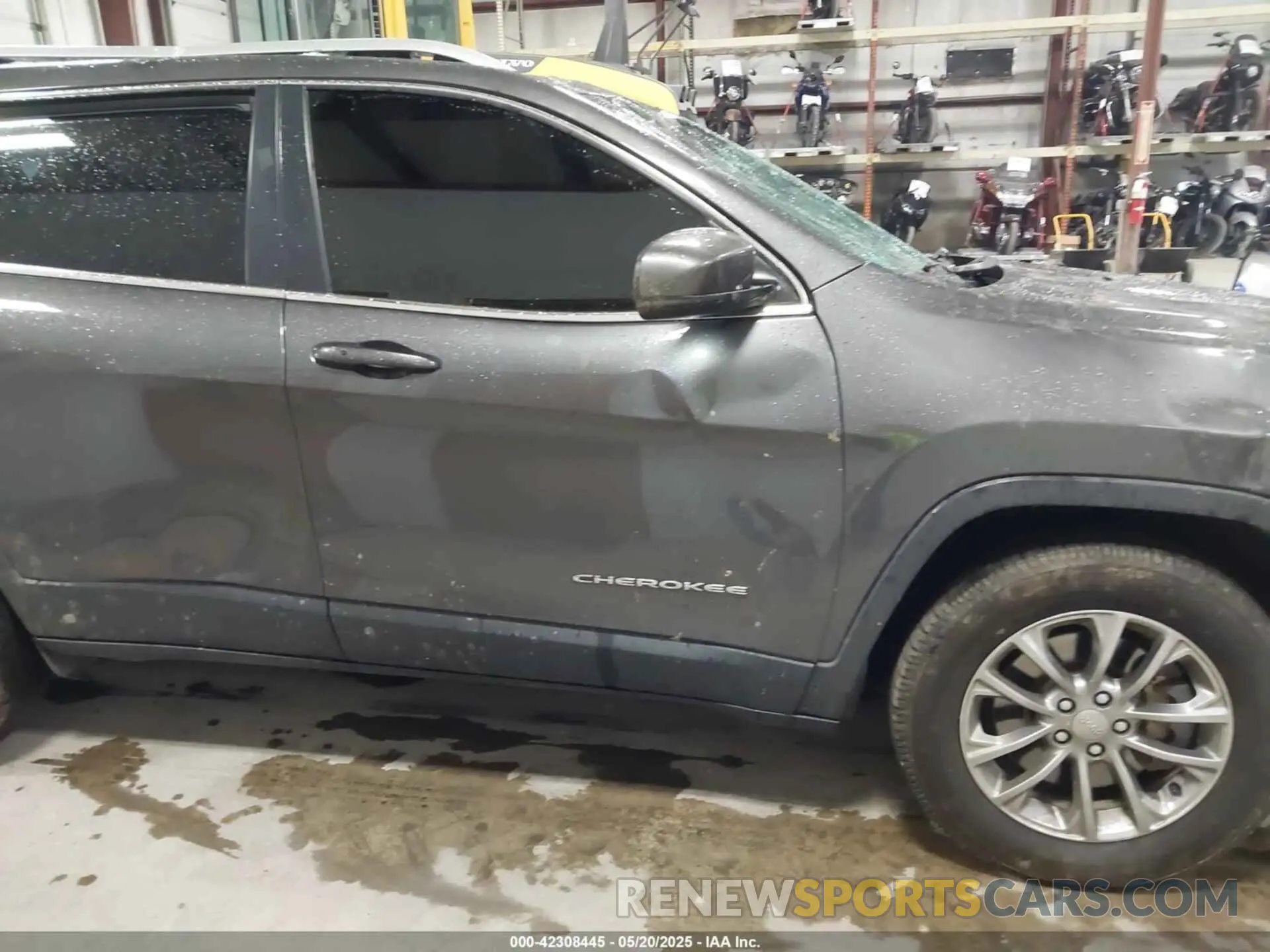 14 Photograph of a damaged car 1C4PJMLB1KD371812 JEEP CHEROKEE 2019