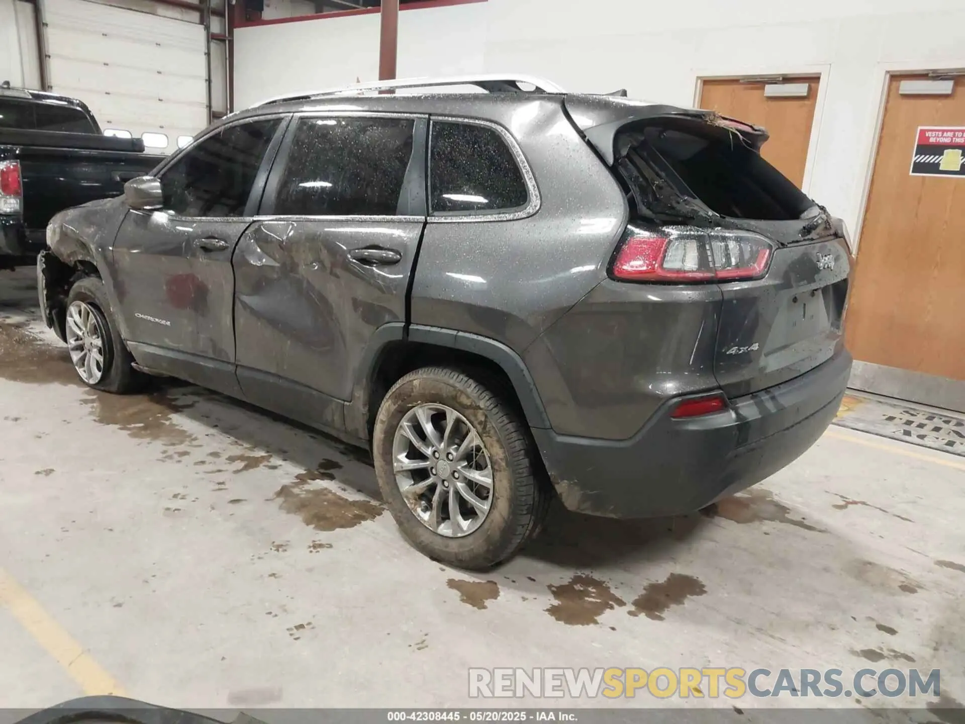 3 Photograph of a damaged car 1C4PJMLB1KD371812 JEEP CHEROKEE 2019