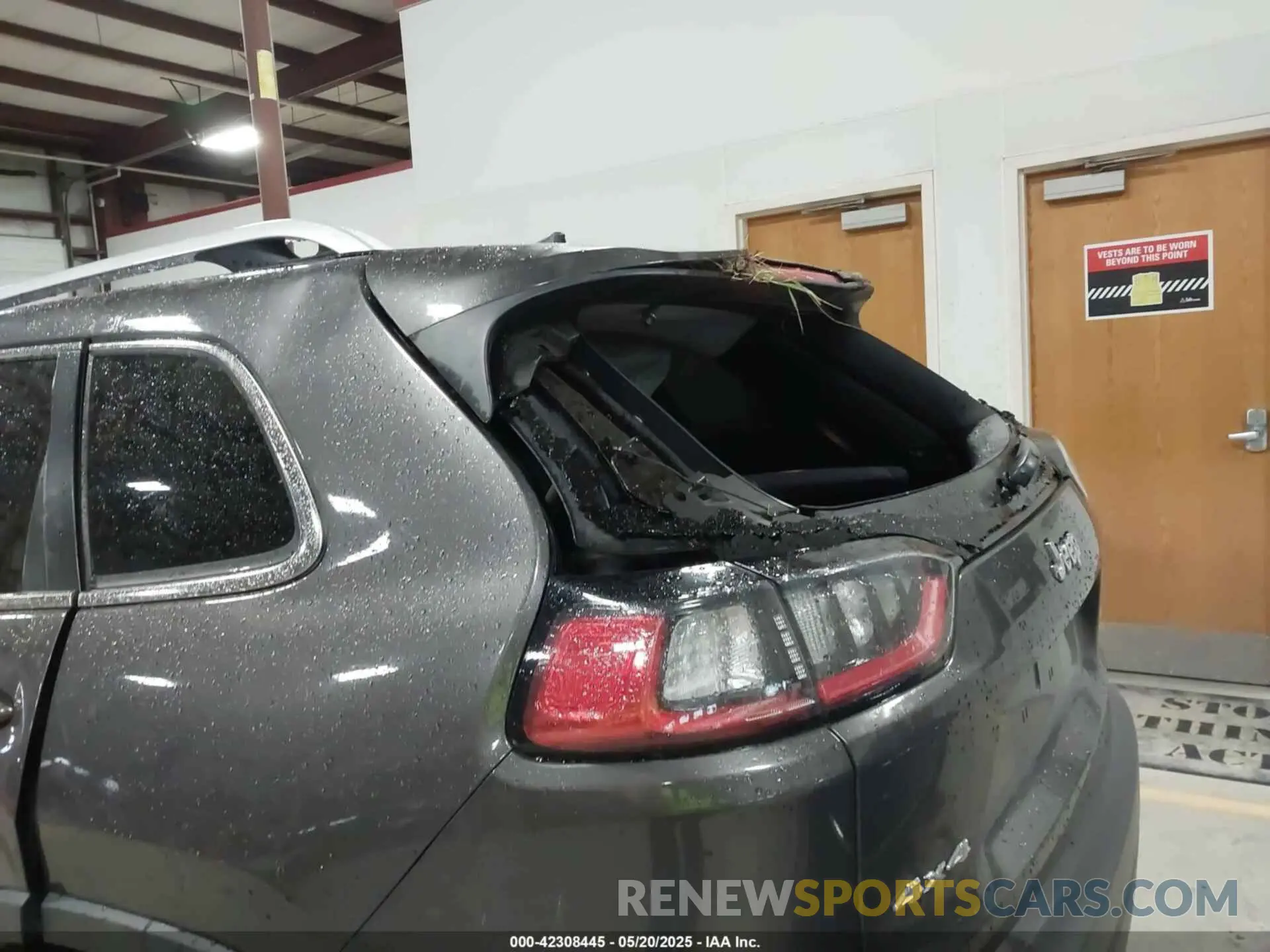 6 Photograph of a damaged car 1C4PJMLB1KD371812 JEEP CHEROKEE 2019