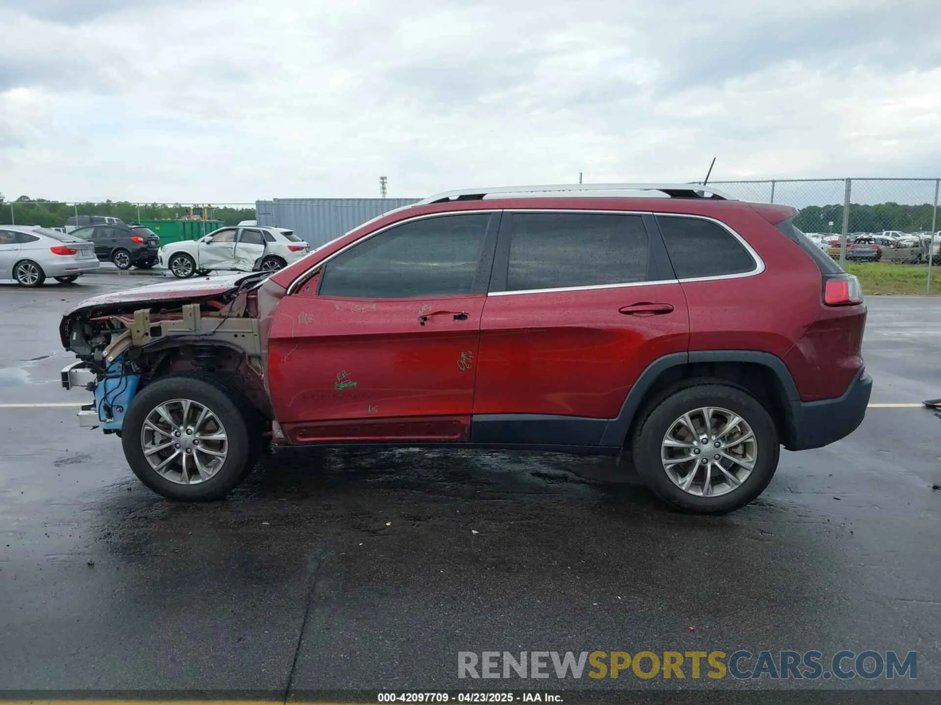 15 Photograph of a damaged car 1C4PJMLB2KD104856 JEEP CHEROKEE 2019