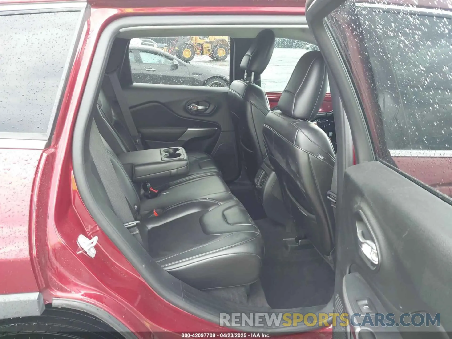8 Photograph of a damaged car 1C4PJMLB2KD104856 JEEP CHEROKEE 2019