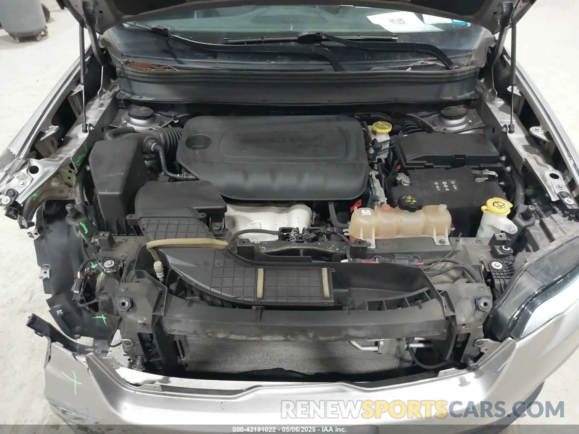 10 Photograph of a damaged car 1C4PJMLB2KD289149 JEEP CHEROKEE 2019