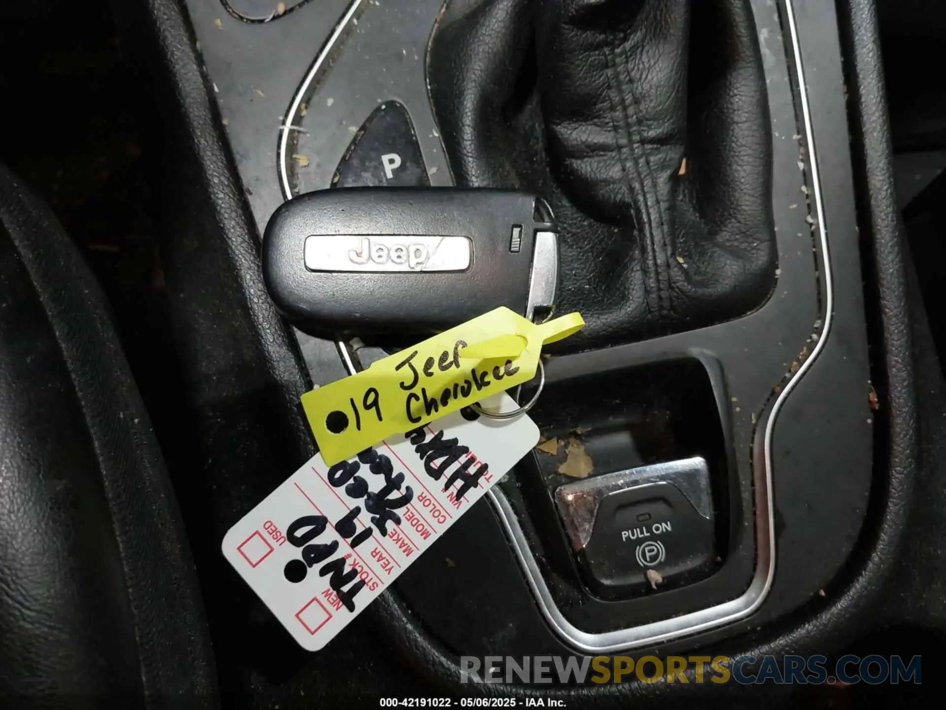 11 Photograph of a damaged car 1C4PJMLB2KD289149 JEEP CHEROKEE 2019