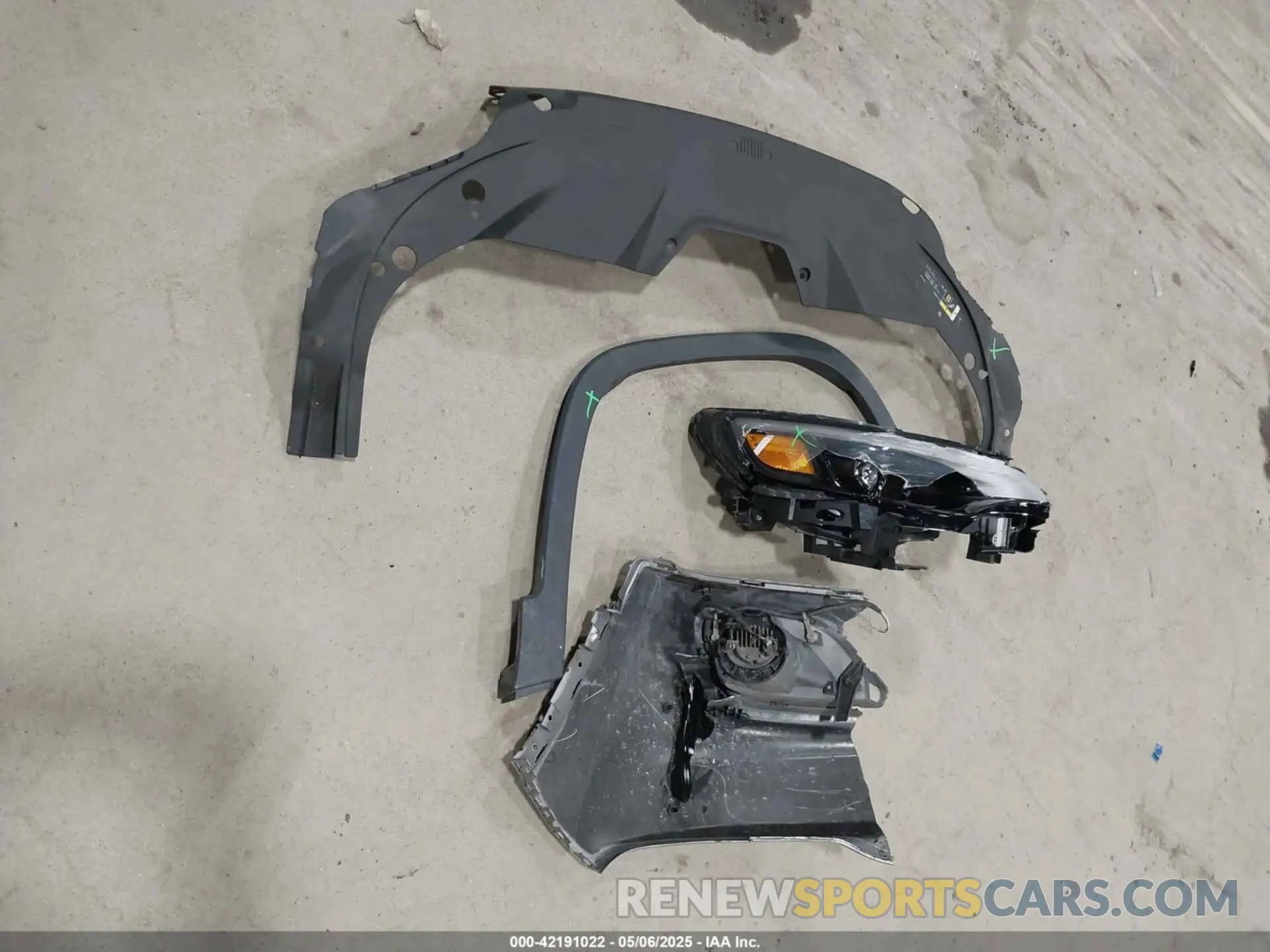 12 Photograph of a damaged car 1C4PJMLB2KD289149 JEEP CHEROKEE 2019