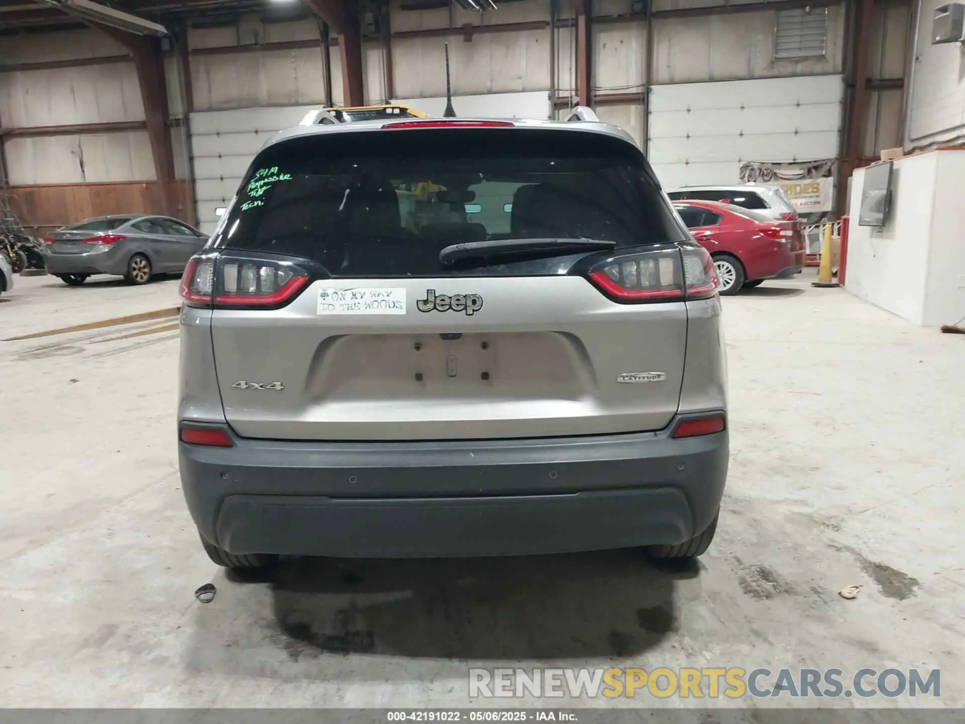 17 Photograph of a damaged car 1C4PJMLB2KD289149 JEEP CHEROKEE 2019