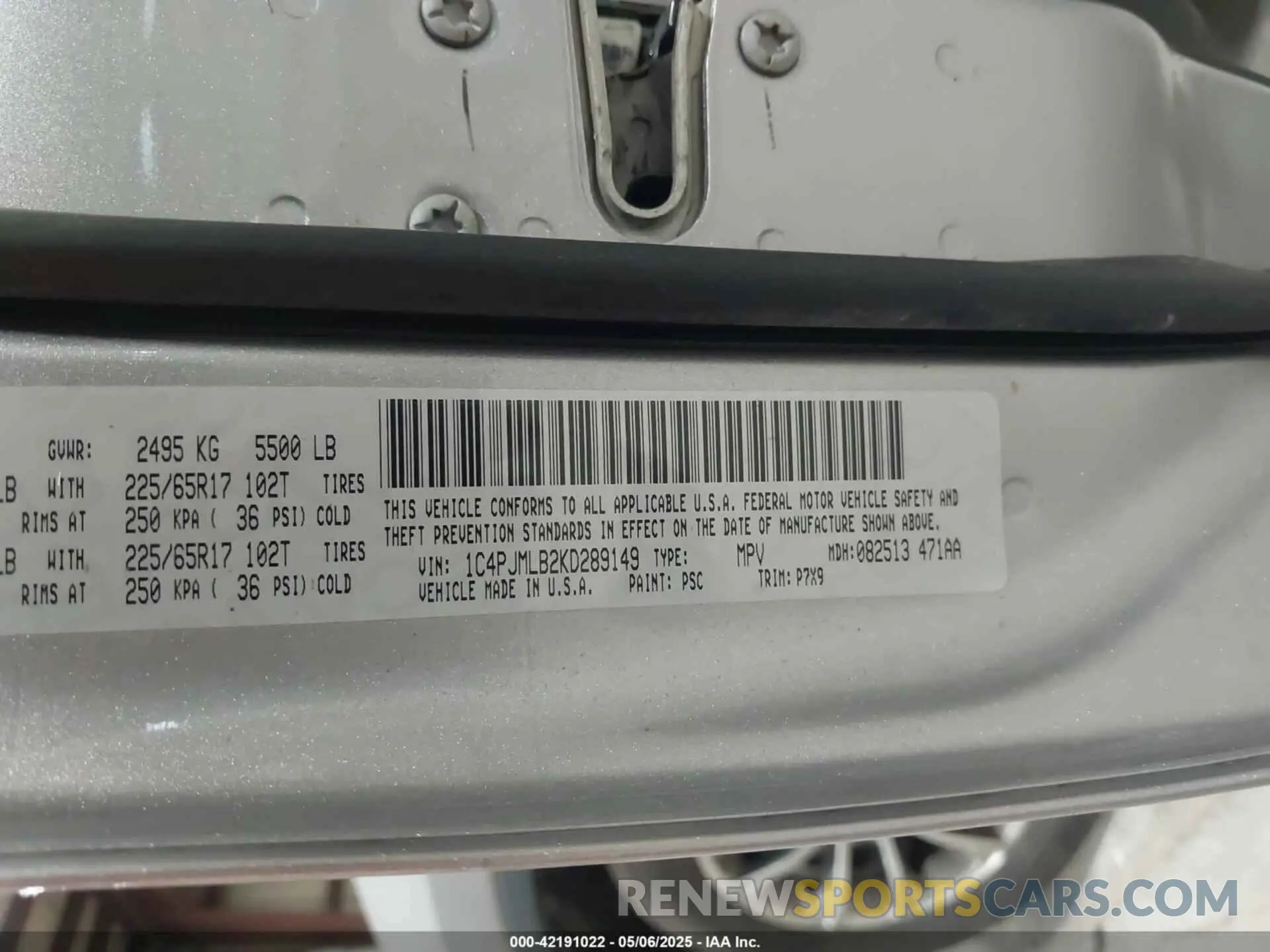 9 Photograph of a damaged car 1C4PJMLB2KD289149 JEEP CHEROKEE 2019