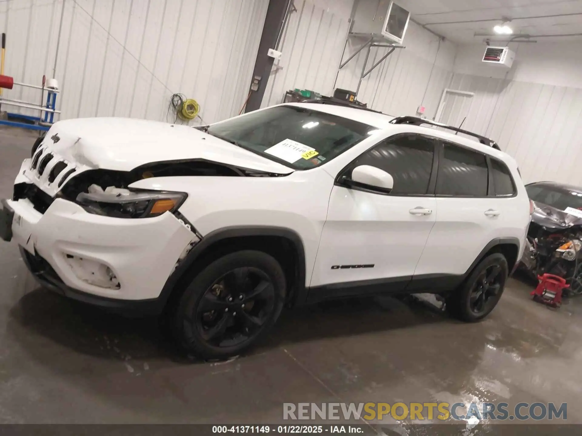 14 Photograph of a damaged car 1C4PJMLB2KD294626 JEEP CHEROKEE 2019