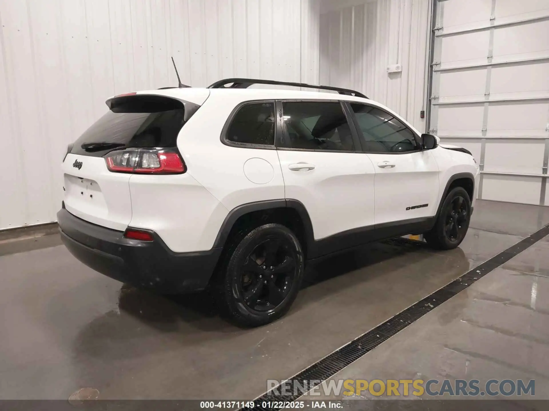 4 Photograph of a damaged car 1C4PJMLB2KD294626 JEEP CHEROKEE 2019