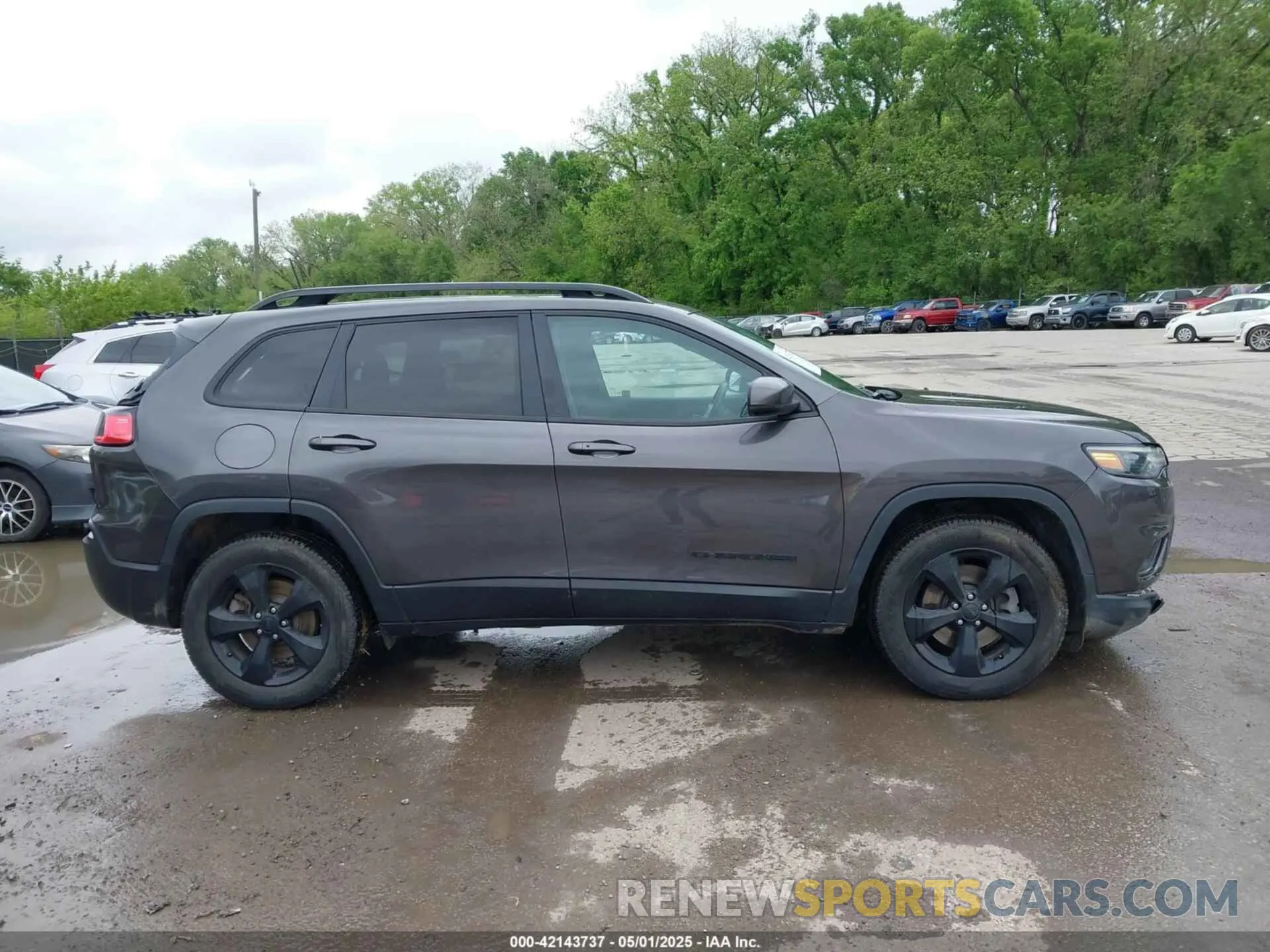 14 Photograph of a damaged car 1C4PJMLB2KD328371 JEEP CHEROKEE 2019