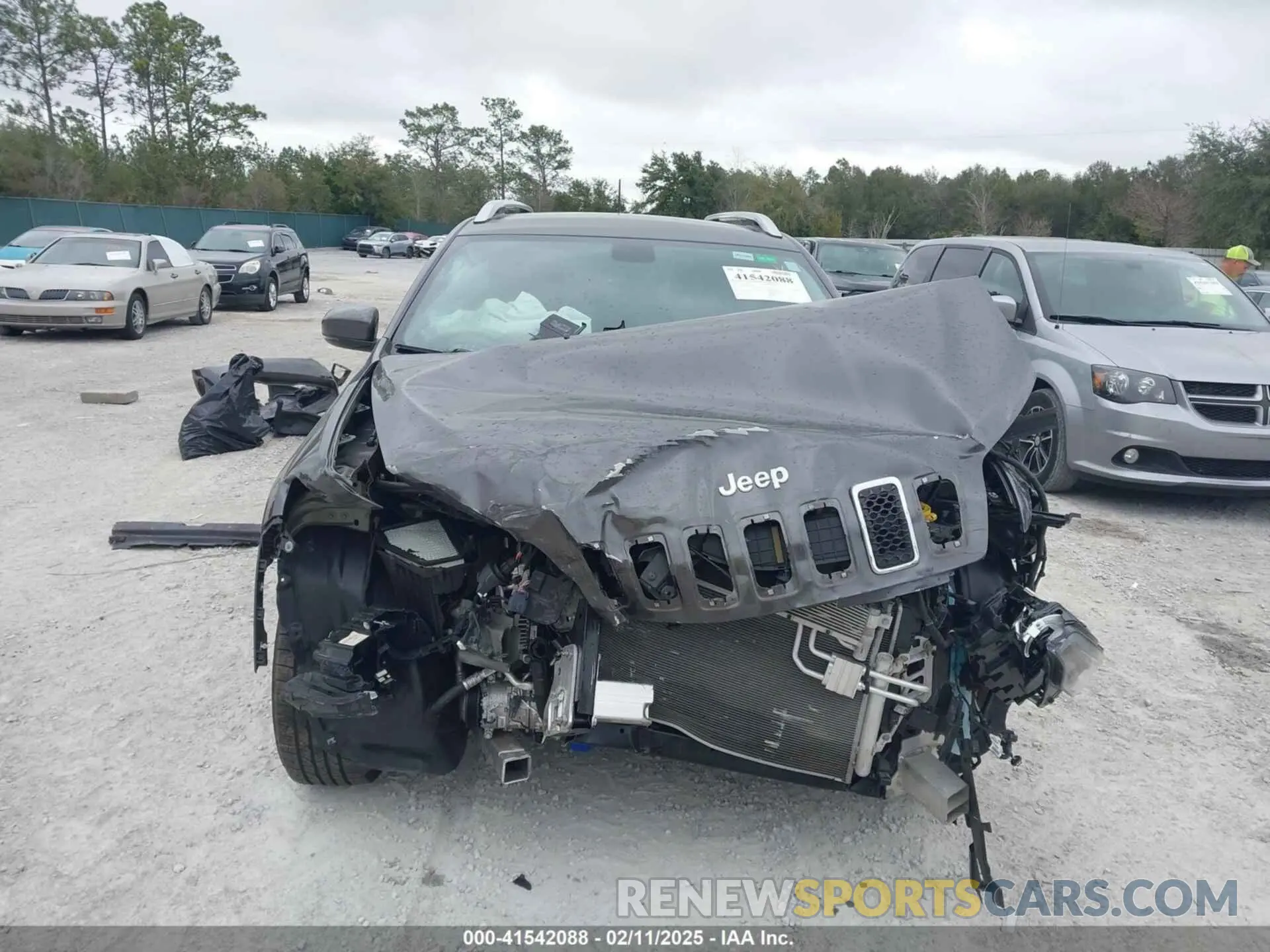 12 Photograph of a damaged car 1C4PJMLB2KD425036 JEEP CHEROKEE 2019