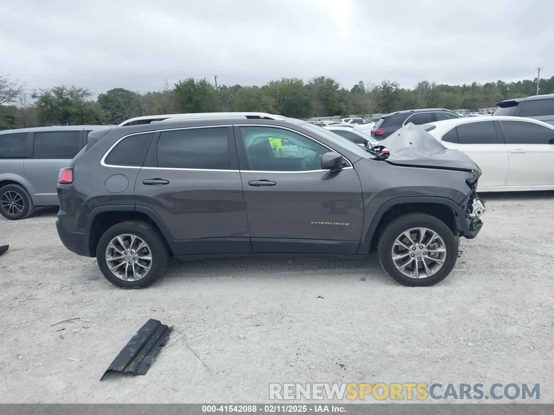 13 Photograph of a damaged car 1C4PJMLB2KD425036 JEEP CHEROKEE 2019