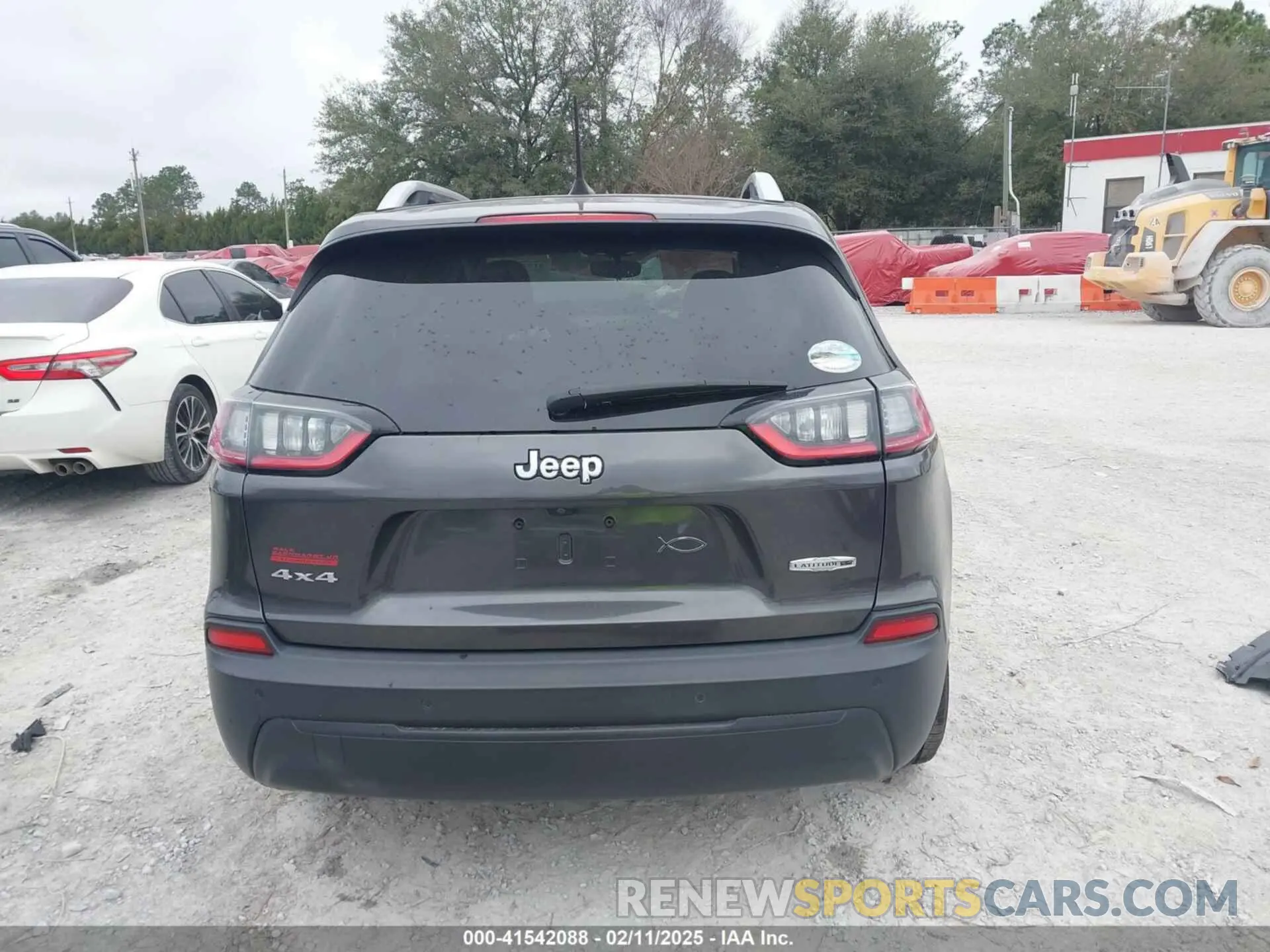16 Photograph of a damaged car 1C4PJMLB2KD425036 JEEP CHEROKEE 2019