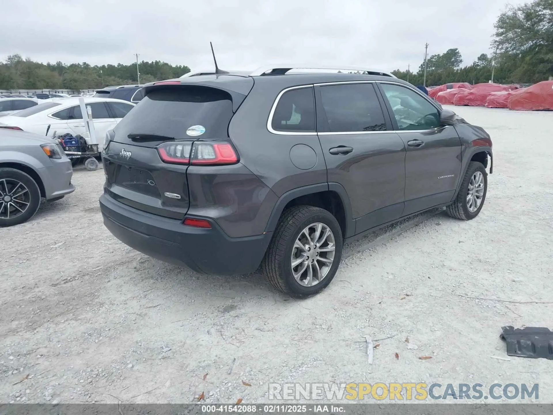 4 Photograph of a damaged car 1C4PJMLB2KD425036 JEEP CHEROKEE 2019