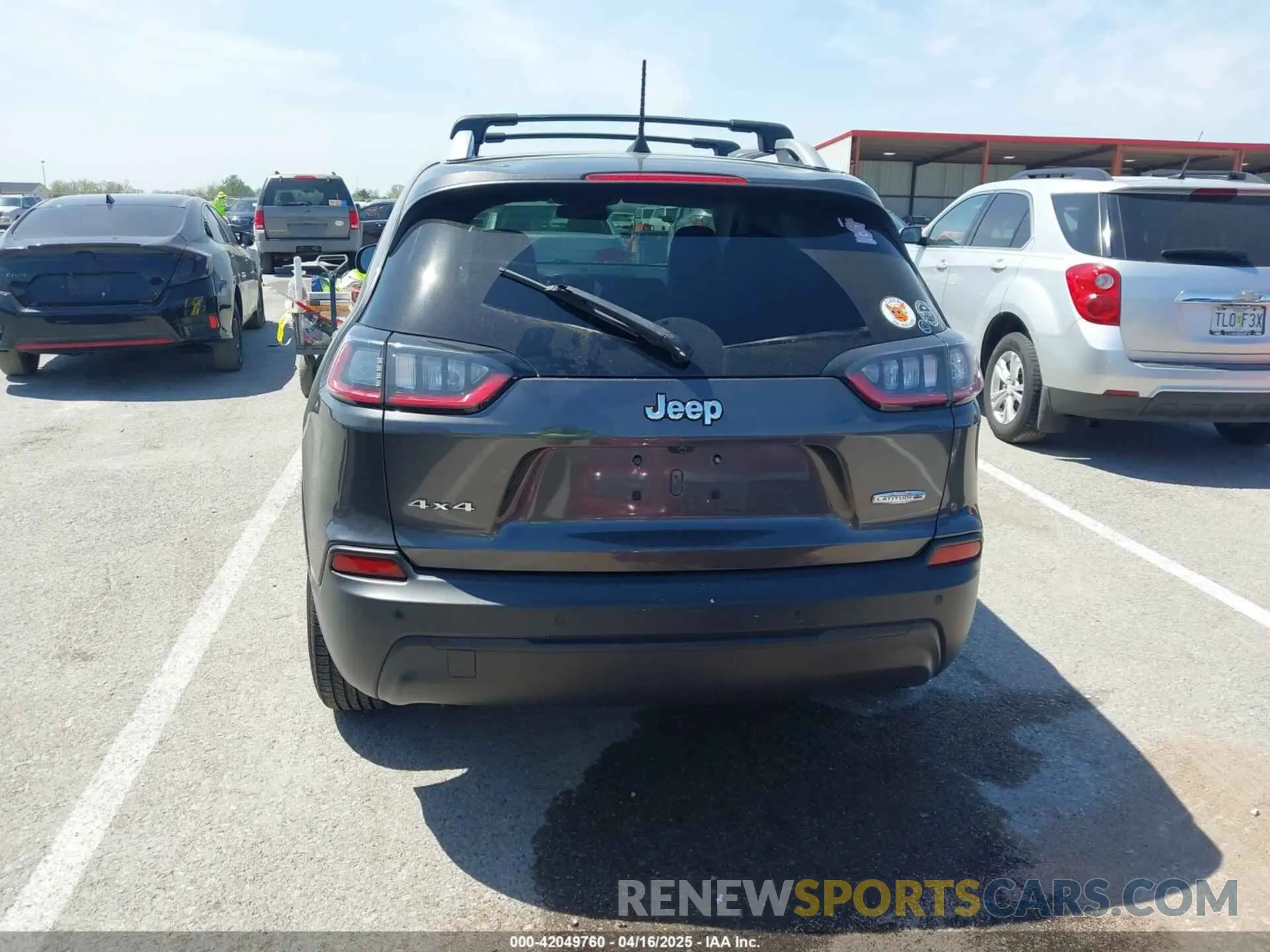 16 Photograph of a damaged car 1C4PJMLB2KD457758 JEEP CHEROKEE 2019