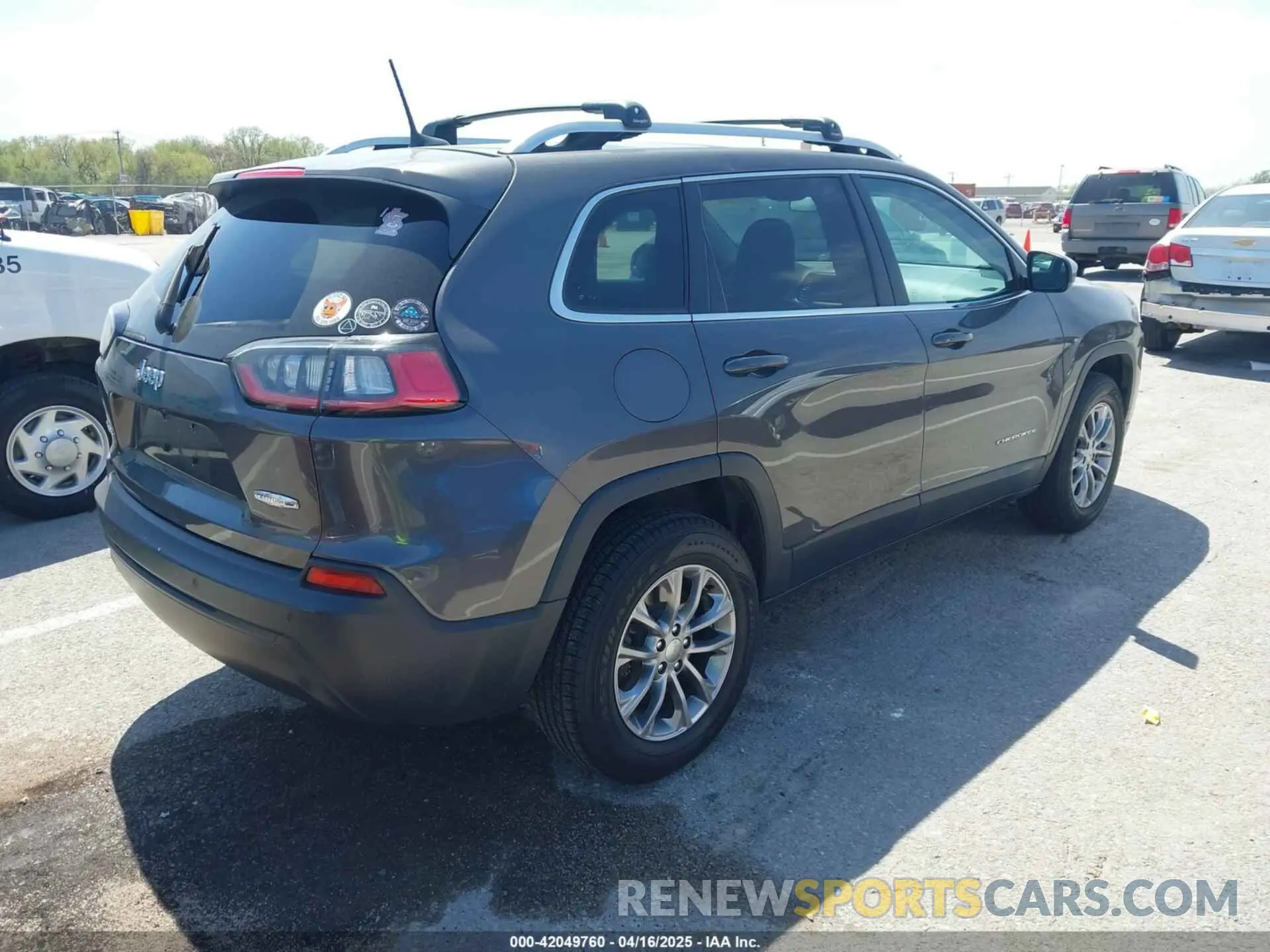 4 Photograph of a damaged car 1C4PJMLB2KD457758 JEEP CHEROKEE 2019