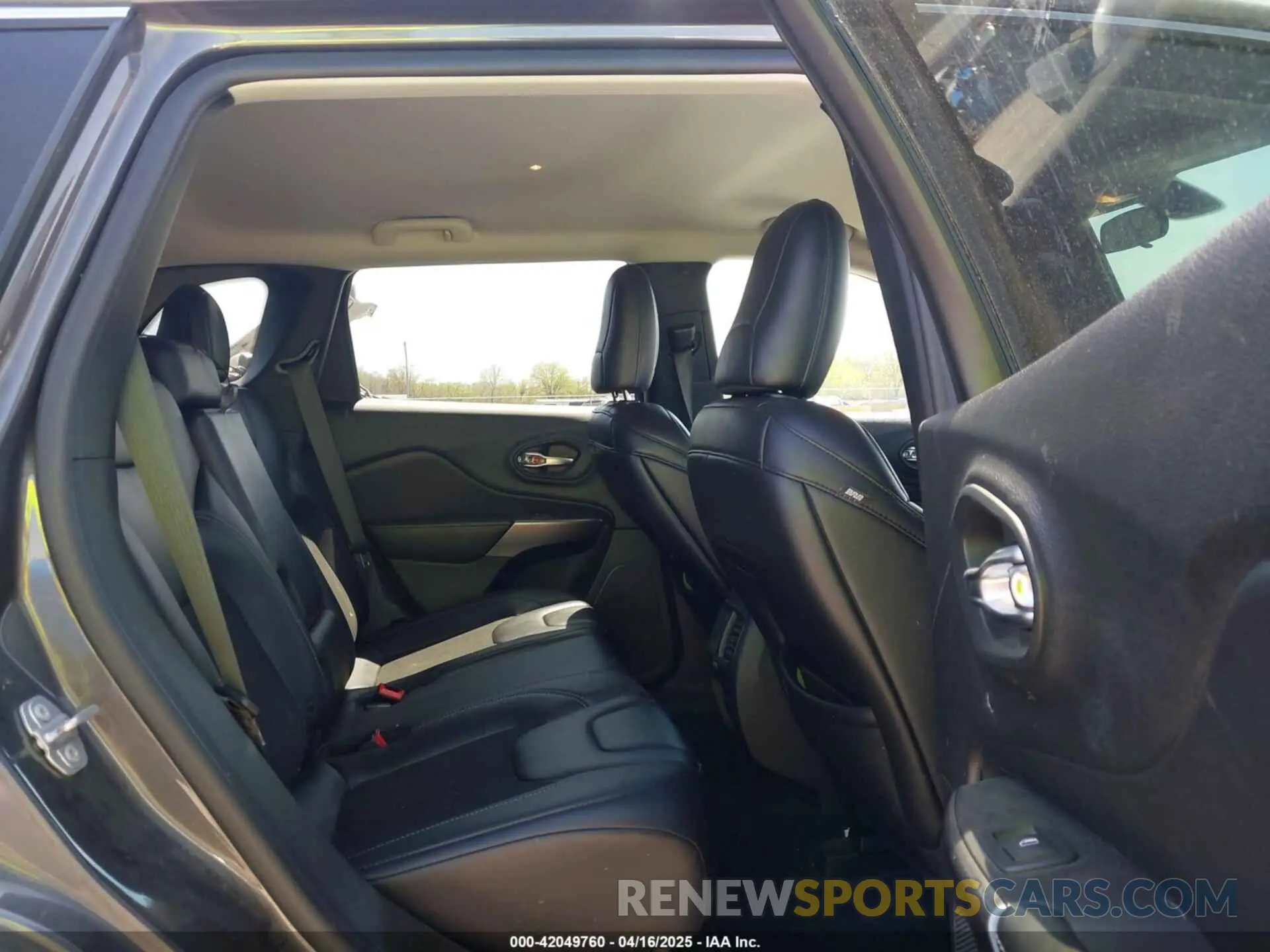 8 Photograph of a damaged car 1C4PJMLB2KD457758 JEEP CHEROKEE 2019