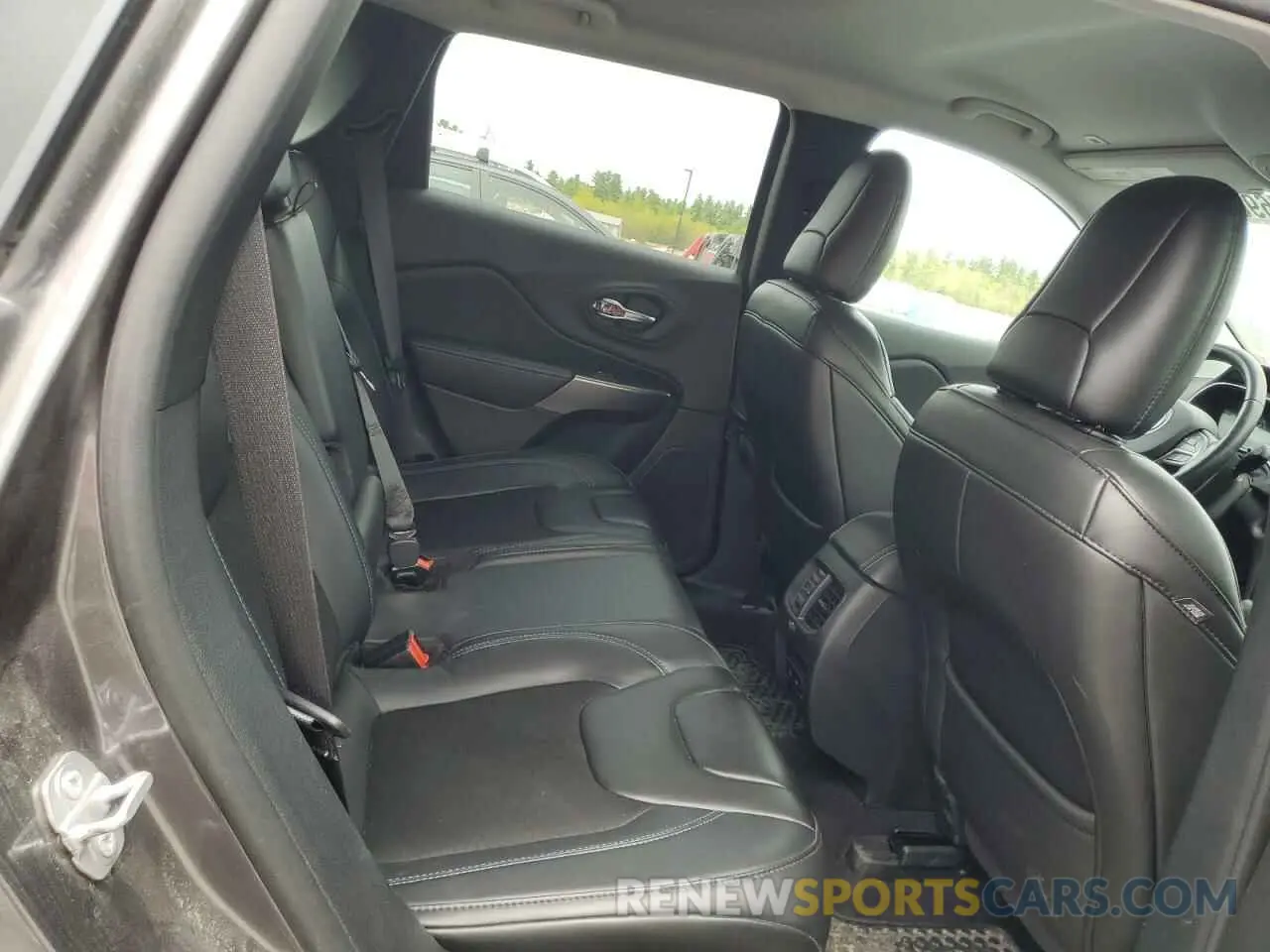 11 Photograph of a damaged car 1C4PJMLB2KD486161 JEEP CHEROKEE 2019