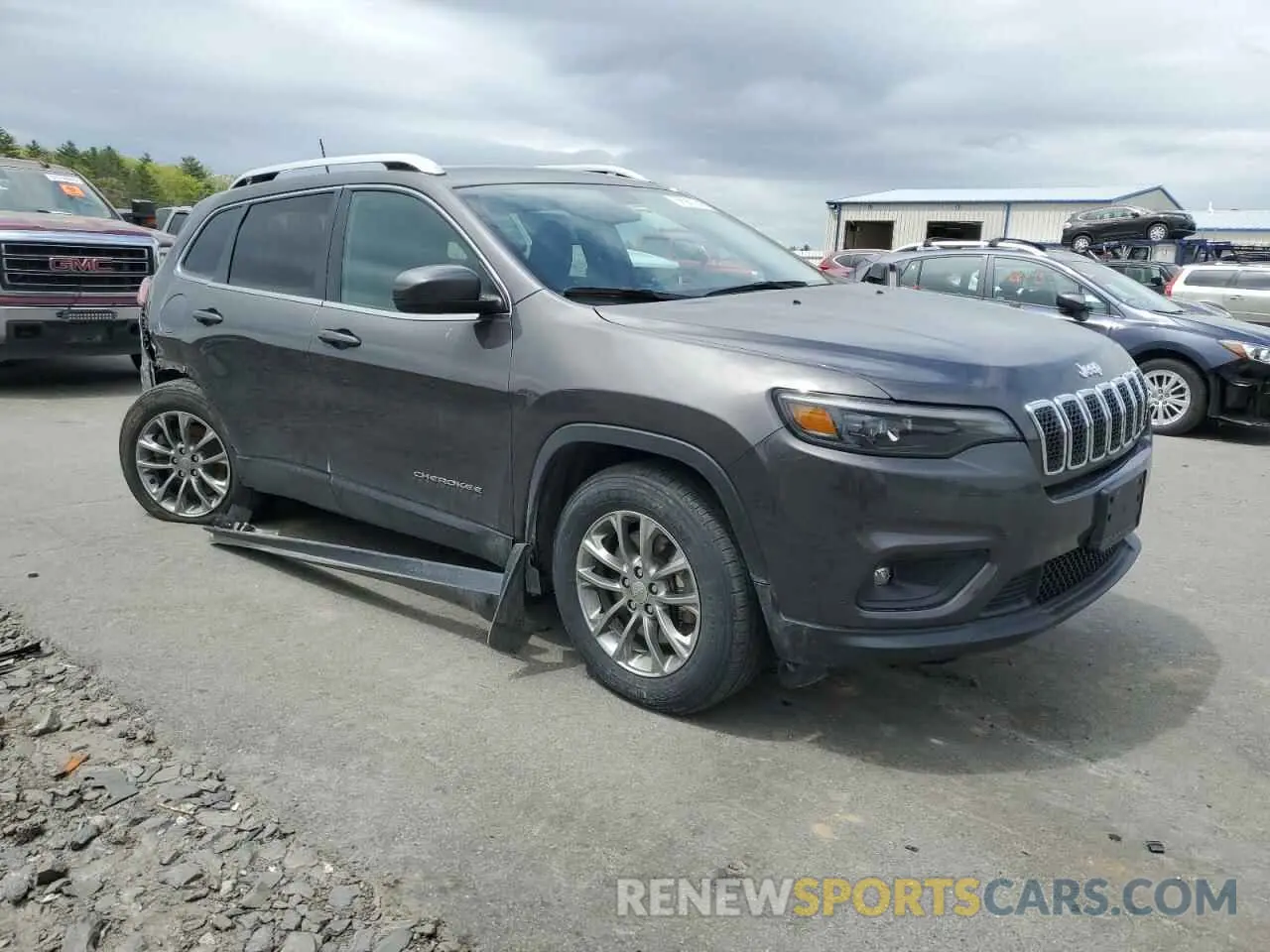 4 Photograph of a damaged car 1C4PJMLB2KD486161 JEEP CHEROKEE 2019