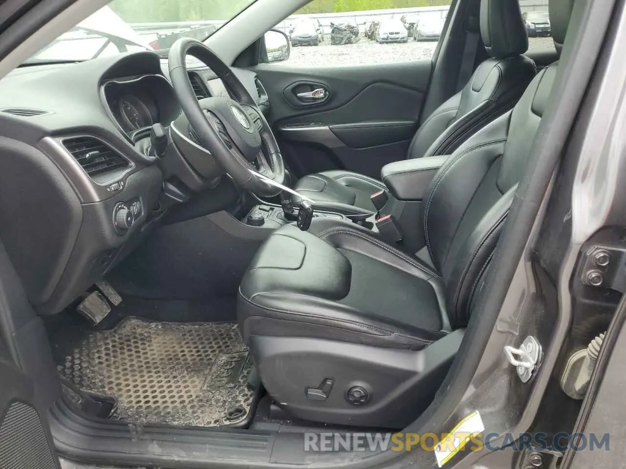 7 Photograph of a damaged car 1C4PJMLB2KD486161 JEEP CHEROKEE 2019